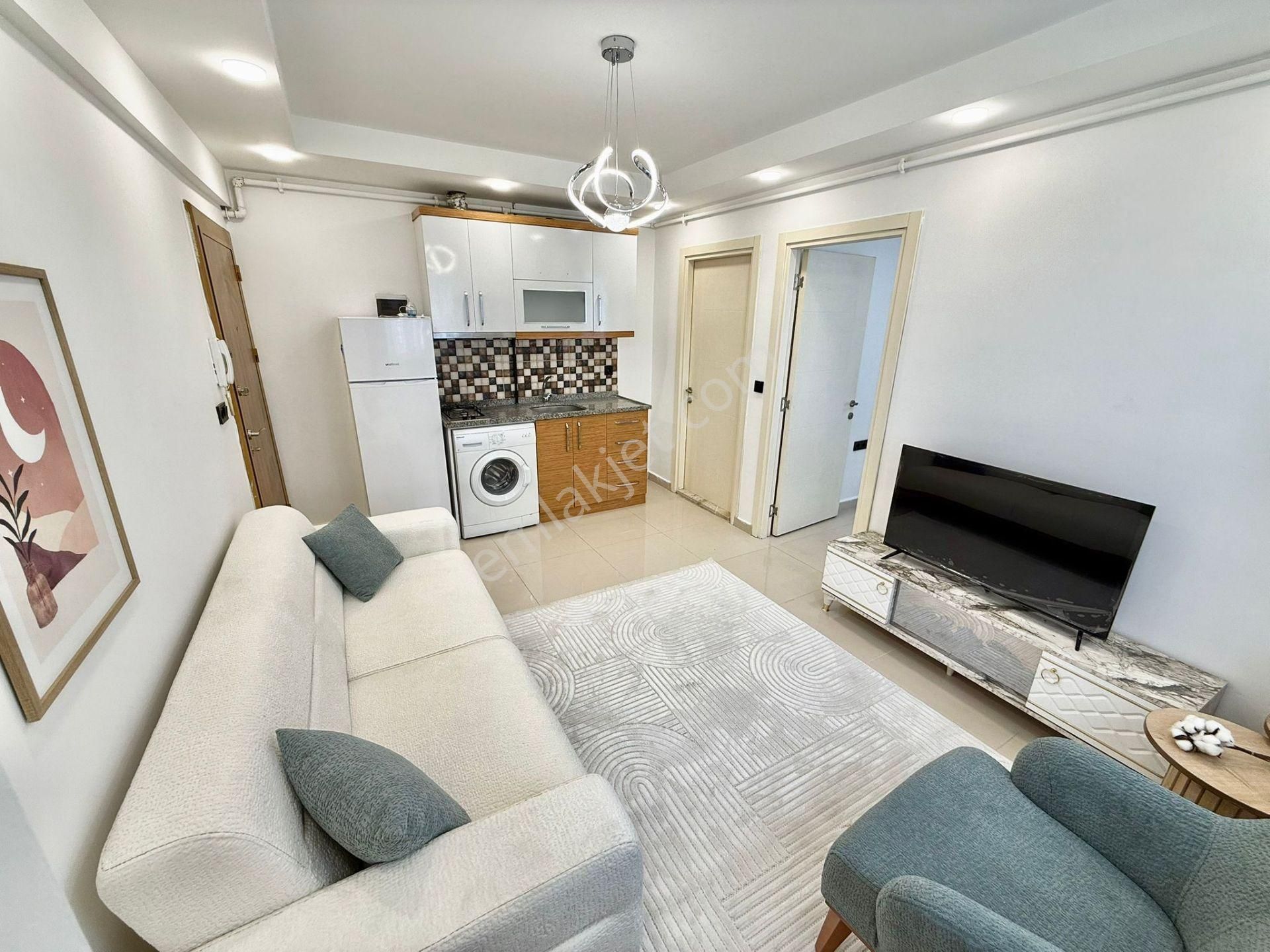 Hacıkaplanlarda Satılık 1+1 Arakat Asansörlü Eşyalı Apart