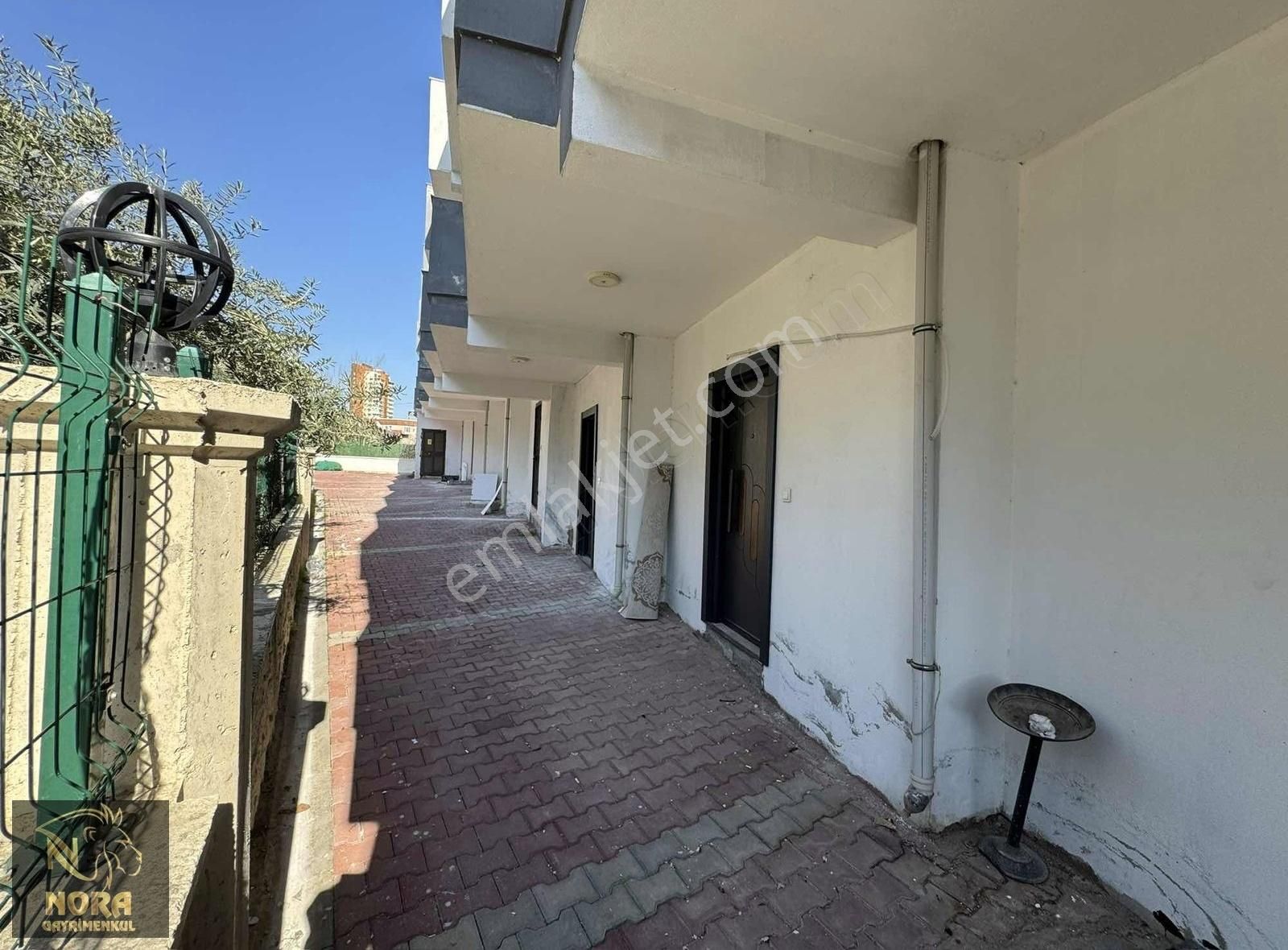 Nora'dan Üni. Caddesinde Bahçeli Sıfır Eşyalı 1+1 Dubleks Daire