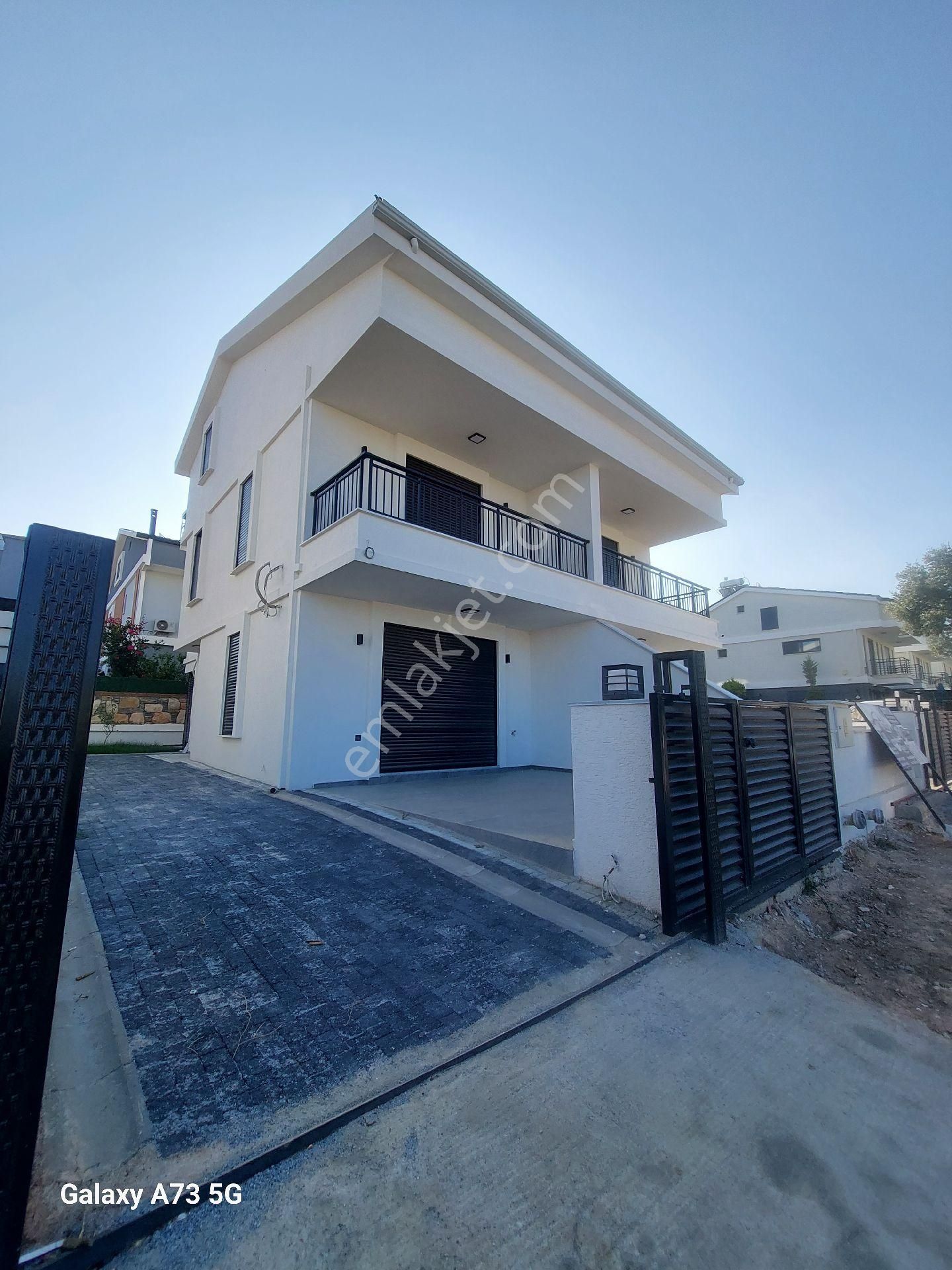 Didim Hisar Mahallesinde Satılık Tripleks Villa