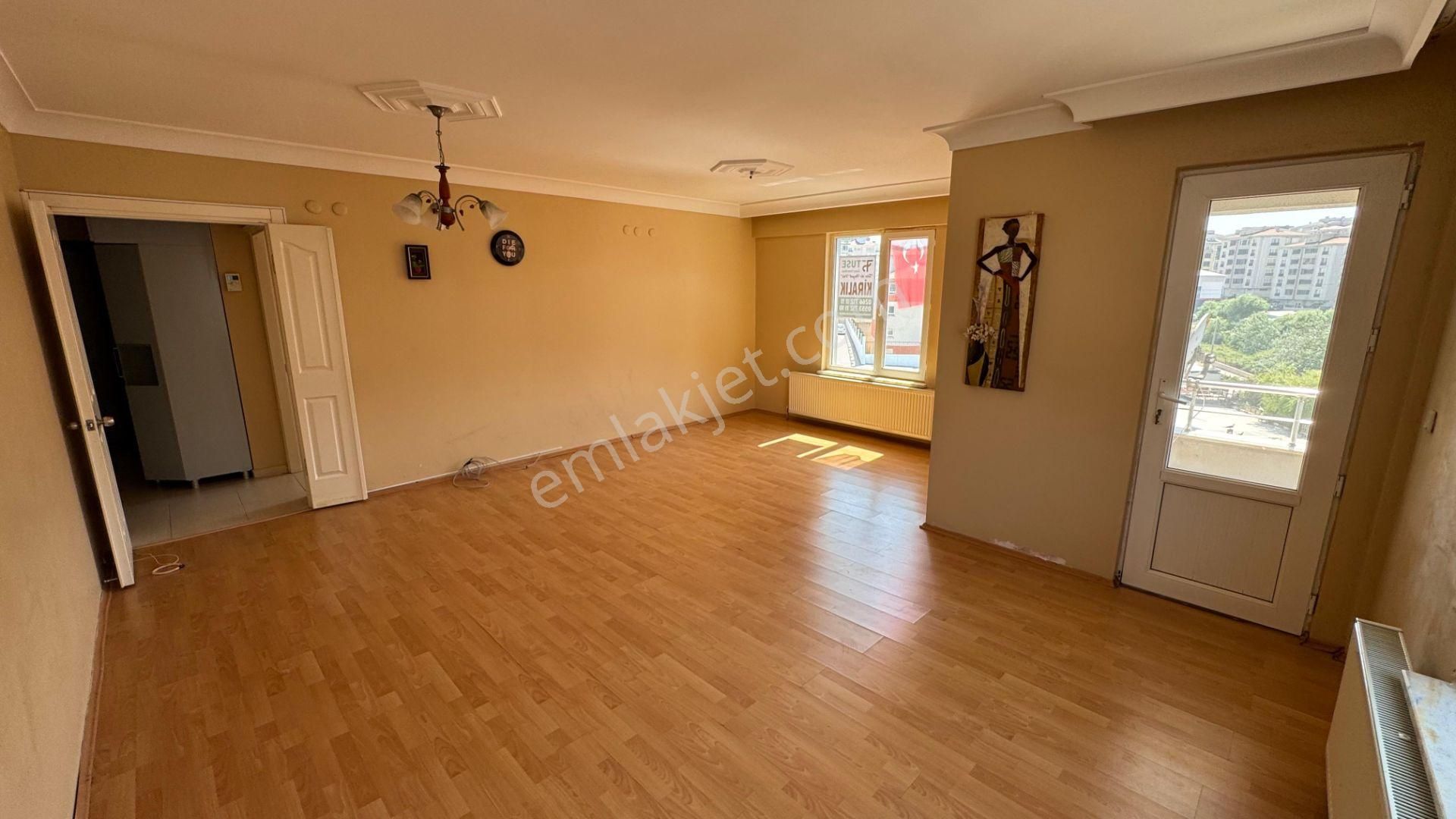 Paşakent Mahallesinde Fahri Atlı Sitesinde 3+1 Kiralık Daire