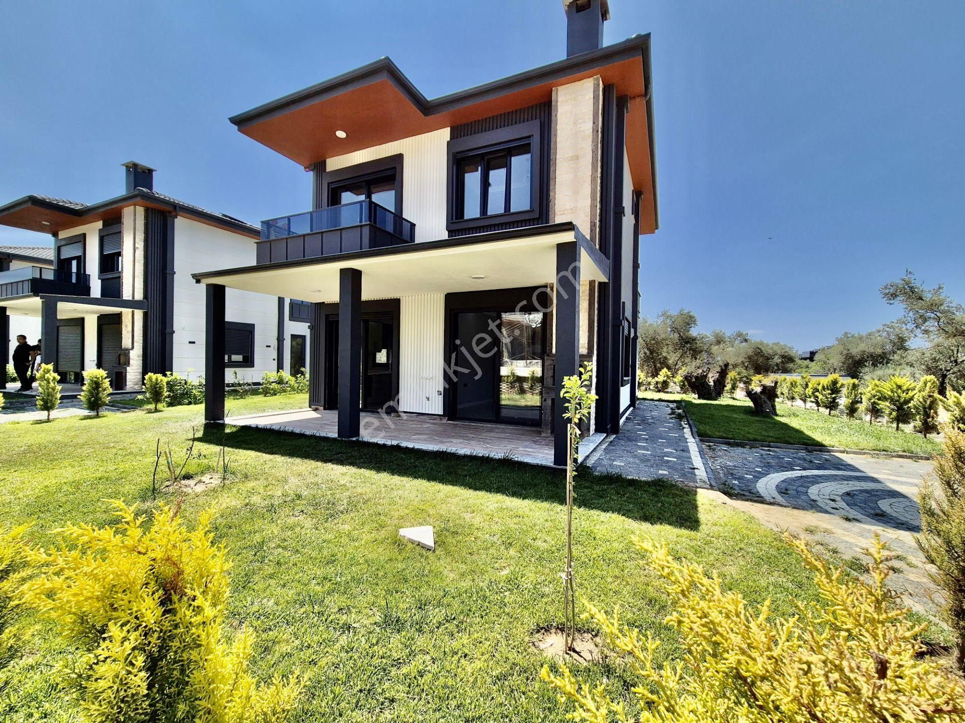 ▓karabuluttan▓güre'de Harika Bahçesi & Doğası İle Ultralüx Satılık 4+1 Villa