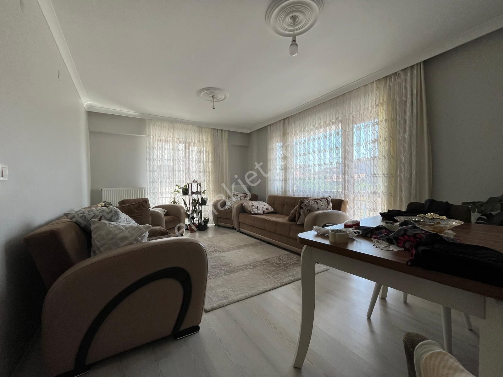 Cumhuriyet Mh. 3+1 140 M² Anayol Üzeri, Geniş Ve Kullanışlı