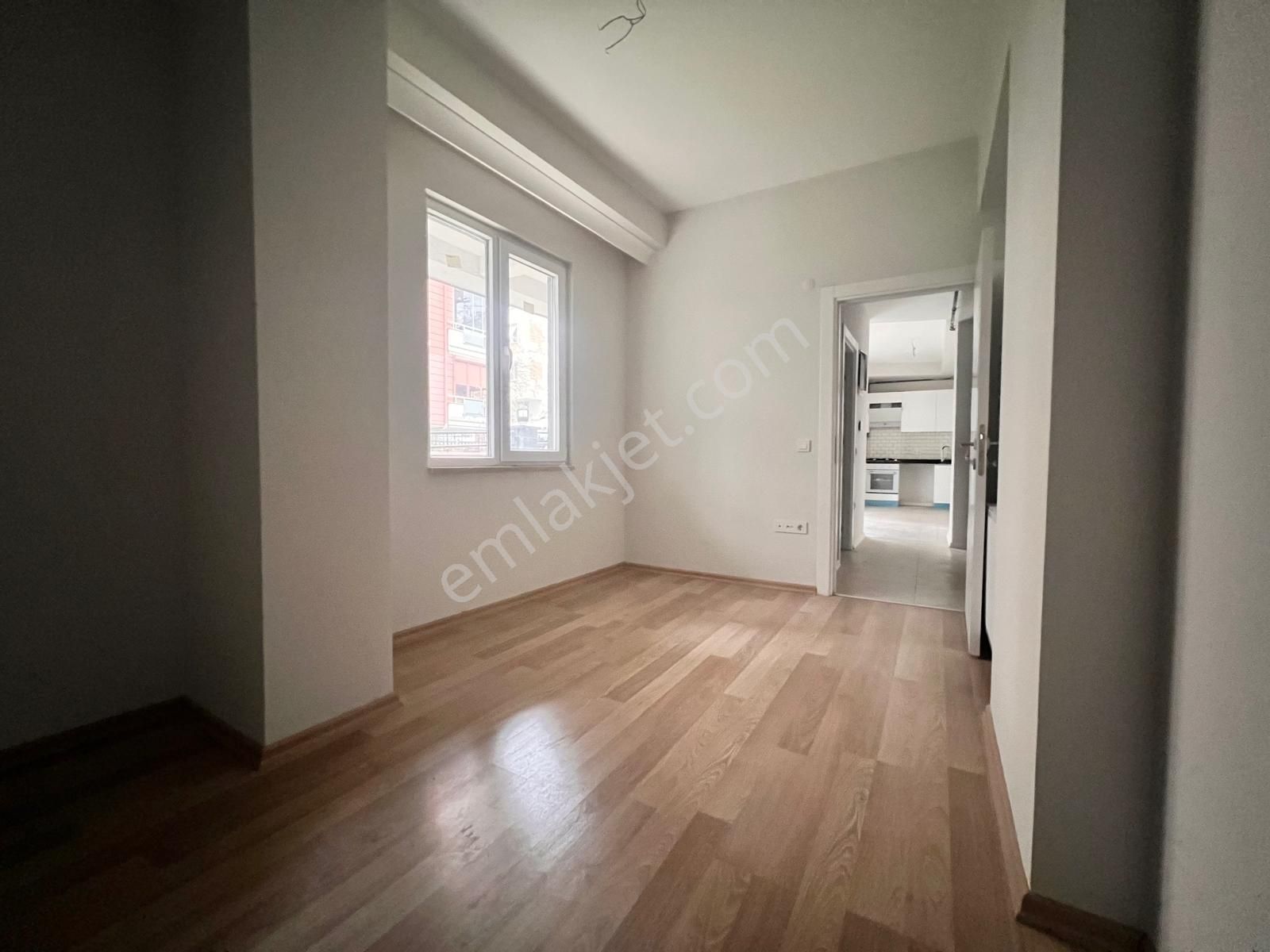 Altıntepe'de Aydınlık Bahçe Teraslı 1+1 - Görsel 4