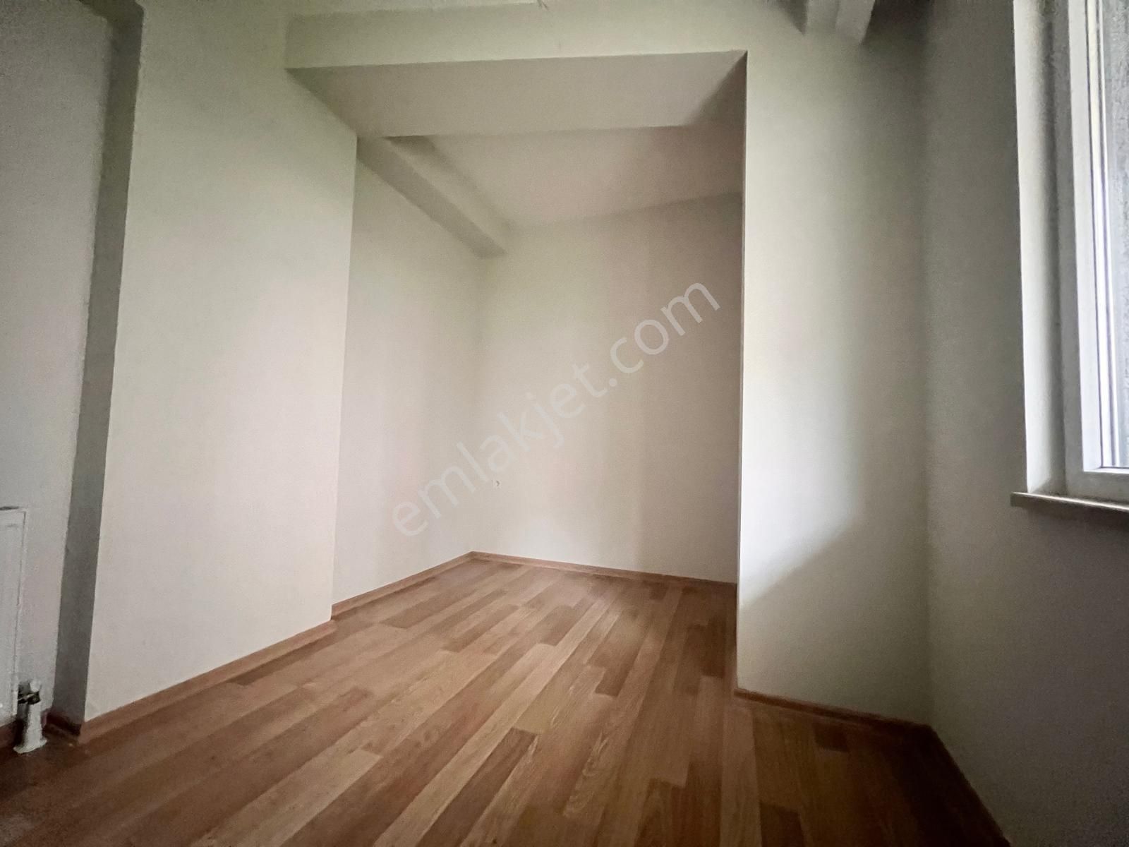 Altıntepe'de Aydınlık Bahçe Teraslı 1+1