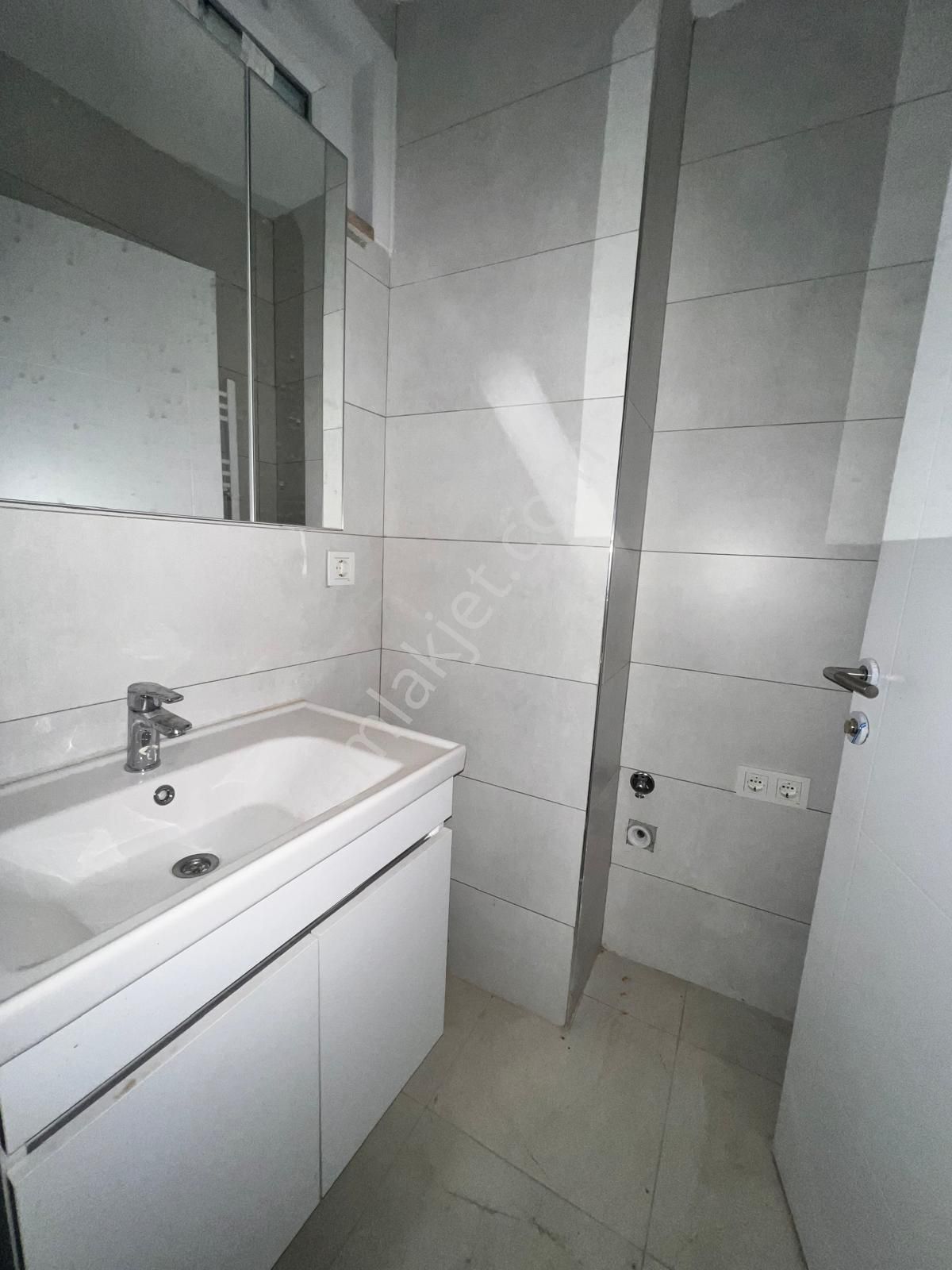 Altıntepe'de Aydınlık Bahçe Teraslı 1+1 - Görsel 9