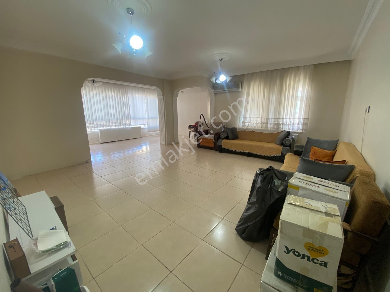 World İlkevim'den Yenişehir'de Cadde Üzeri 3+1 Kiralık Daire