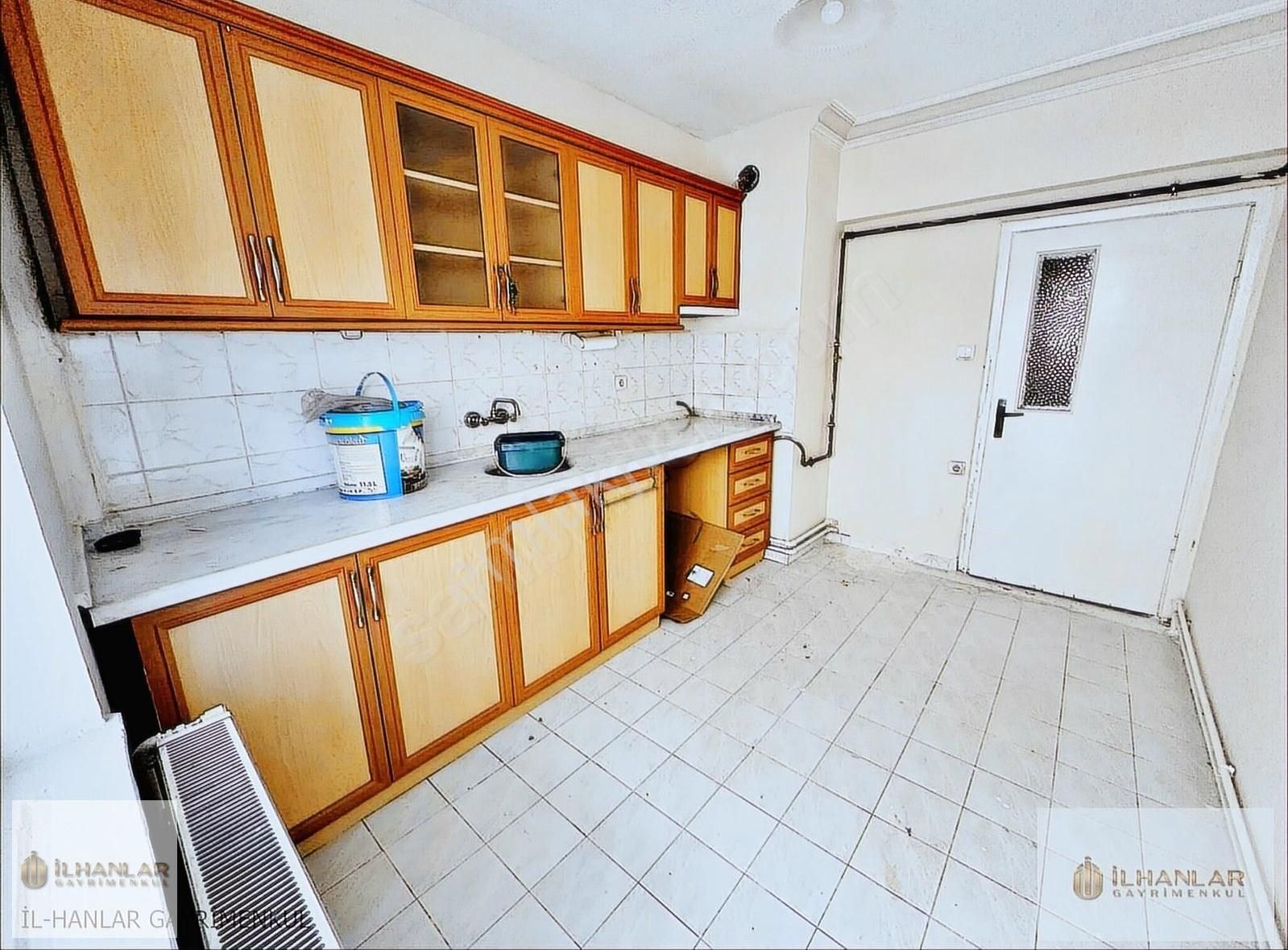 Etlik Mahallesinde Cadde Yakını Merkezi Konumda Katta 3+1 Satılk