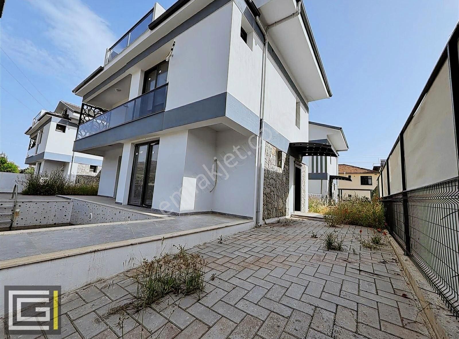 Müstakil Havuzlu Otoparklı 4+1 Geniş Kullanım Satılık Villa - Görsel 18