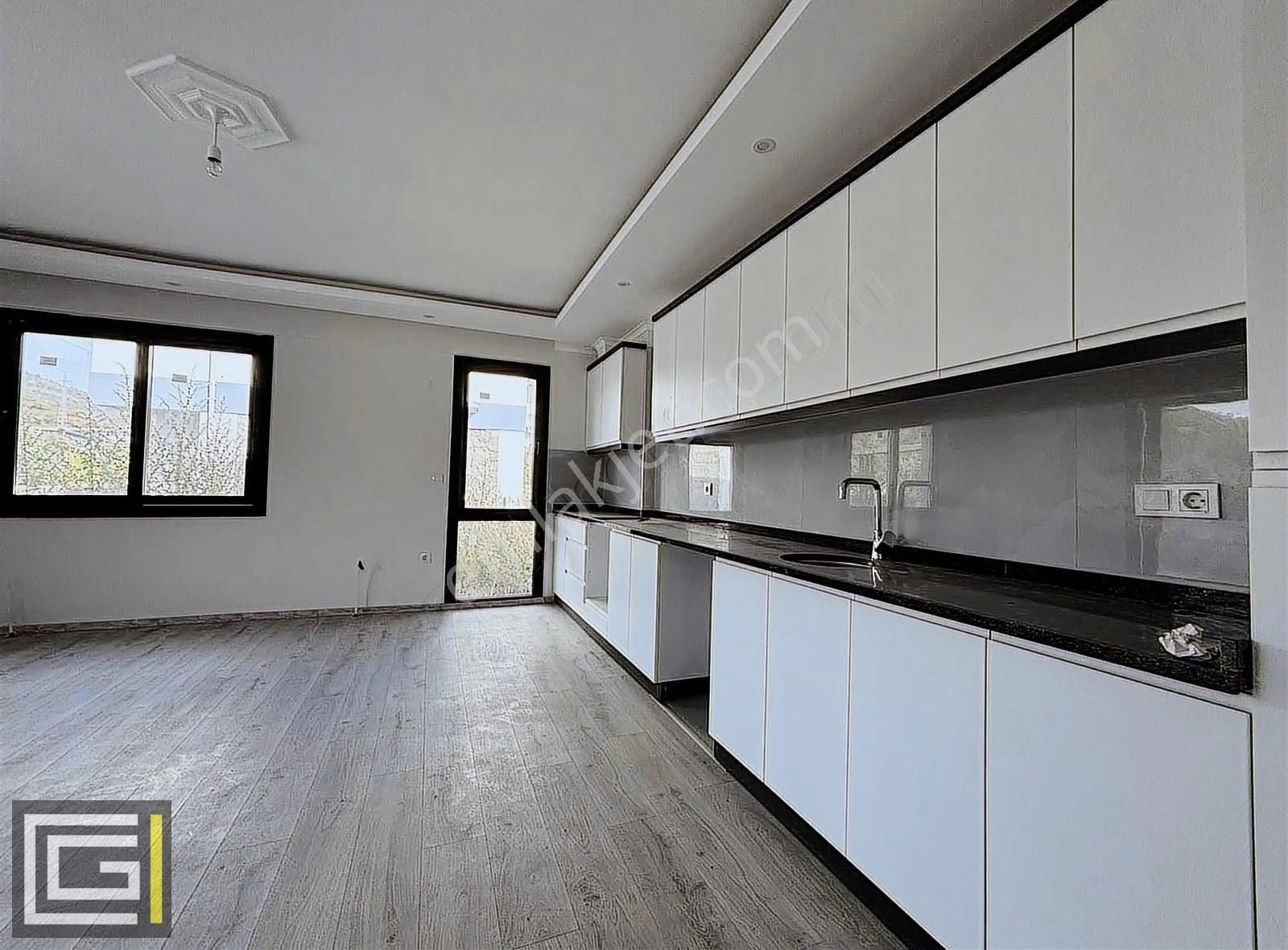 Müstakil Havuzlu Otoparklı 4+1 Geniş Kullanım Satılık Villa - Görsel 6