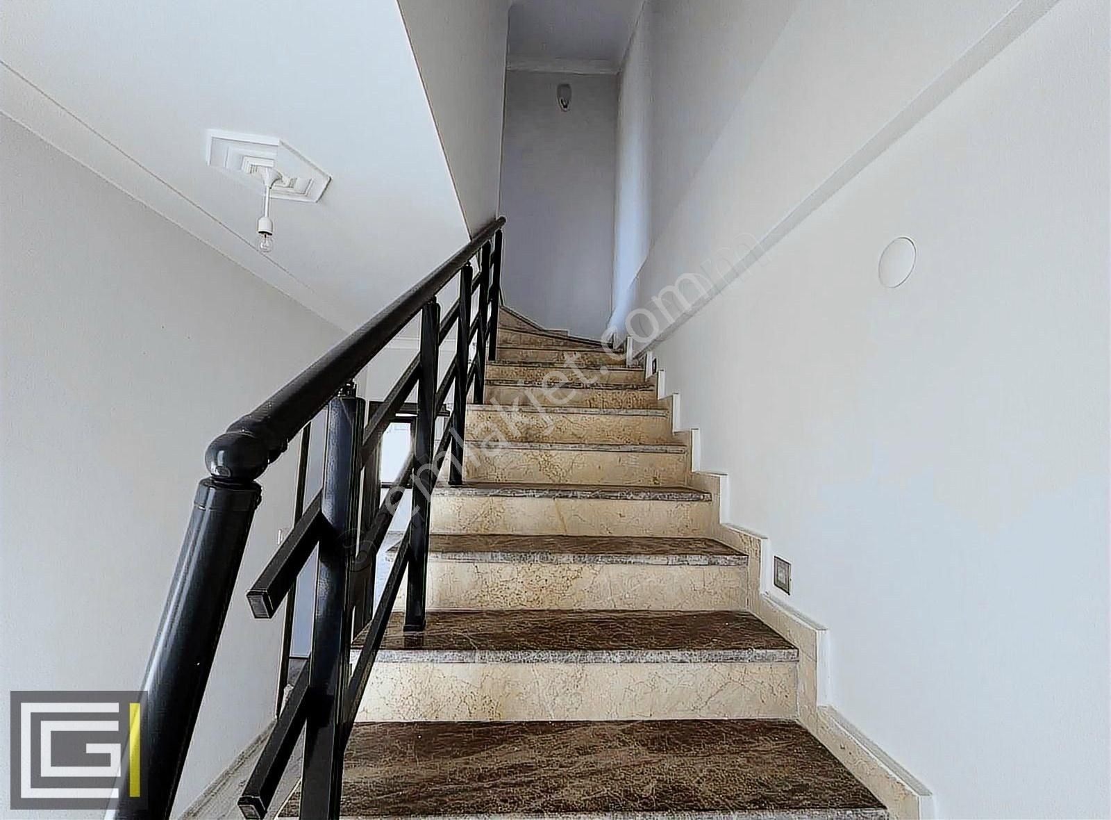 Müstakil Havuzlu Otoparklı 4+1 Geniş Kullanım Satılık Villa - Görsel 26