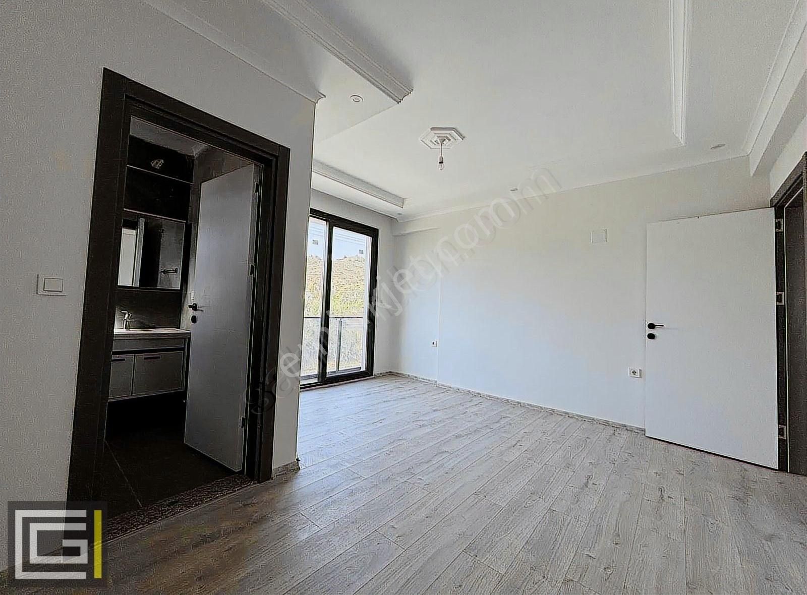 Müstakil Havuzlu Otoparklı 4+1 Geniş Kullanım Satılık Villa - Görsel 2