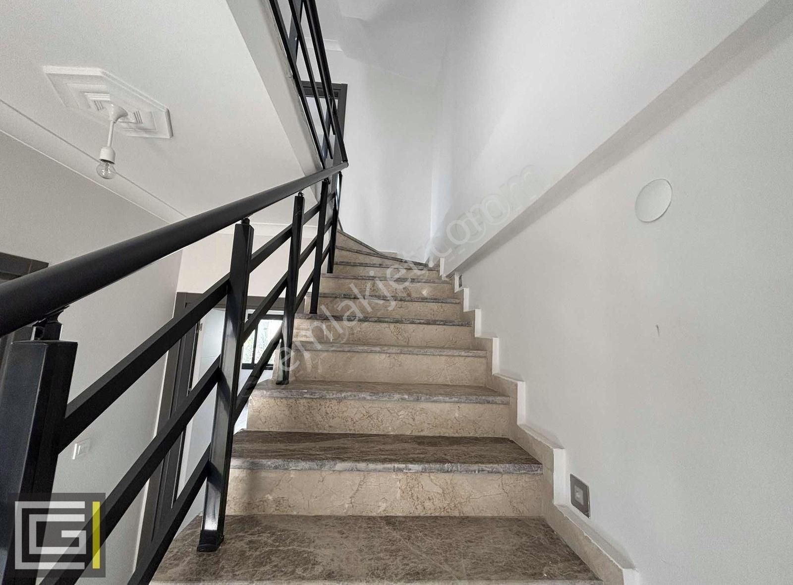 Müstakil Havuzlu Otoparklı 4+1 Geniş Kullanım Satılık Villa - Görsel 21