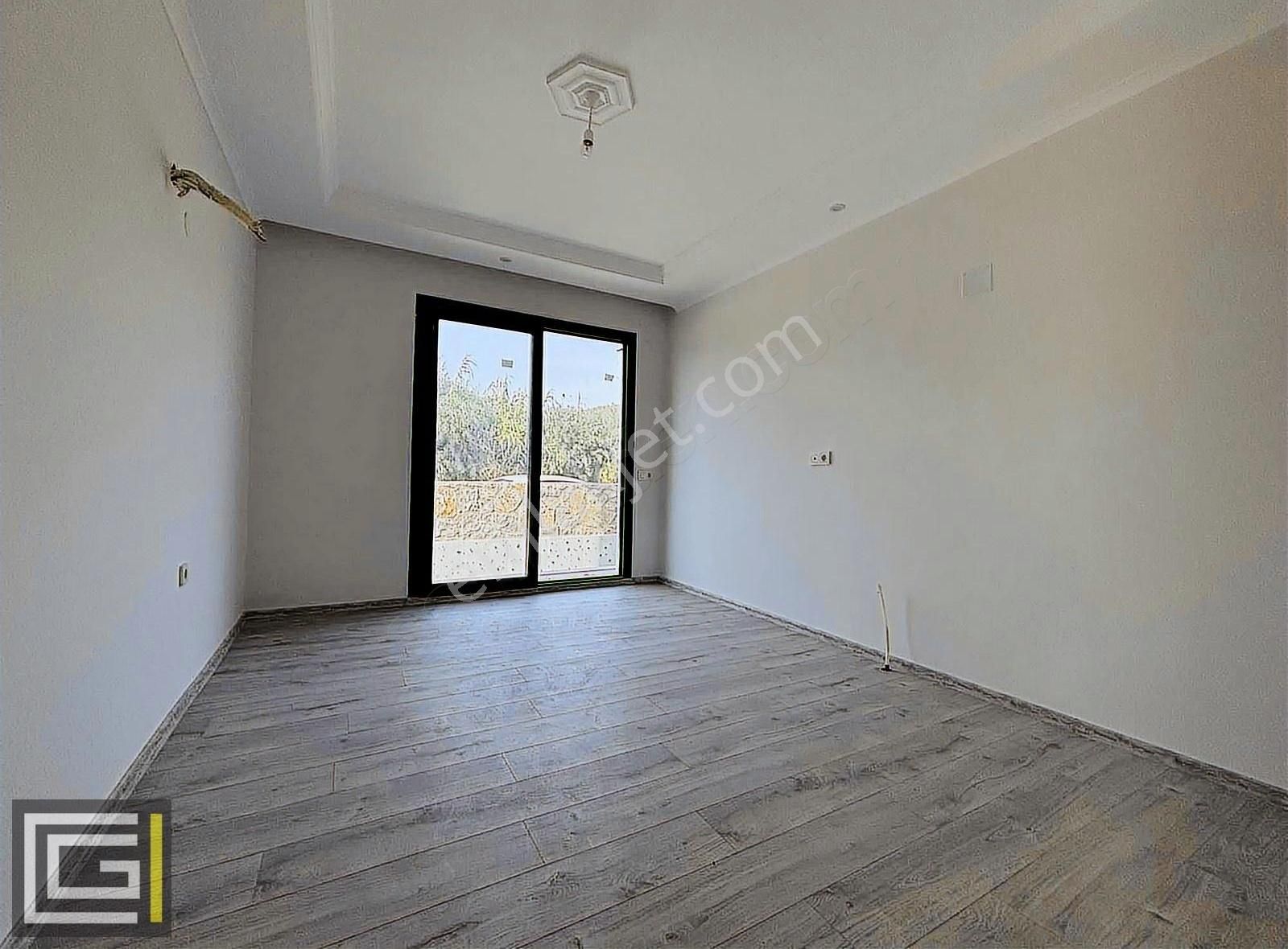Müstakil Havuzlu Otoparklı 4+1 Geniş Kullanım Satılık Villa - Görsel 13