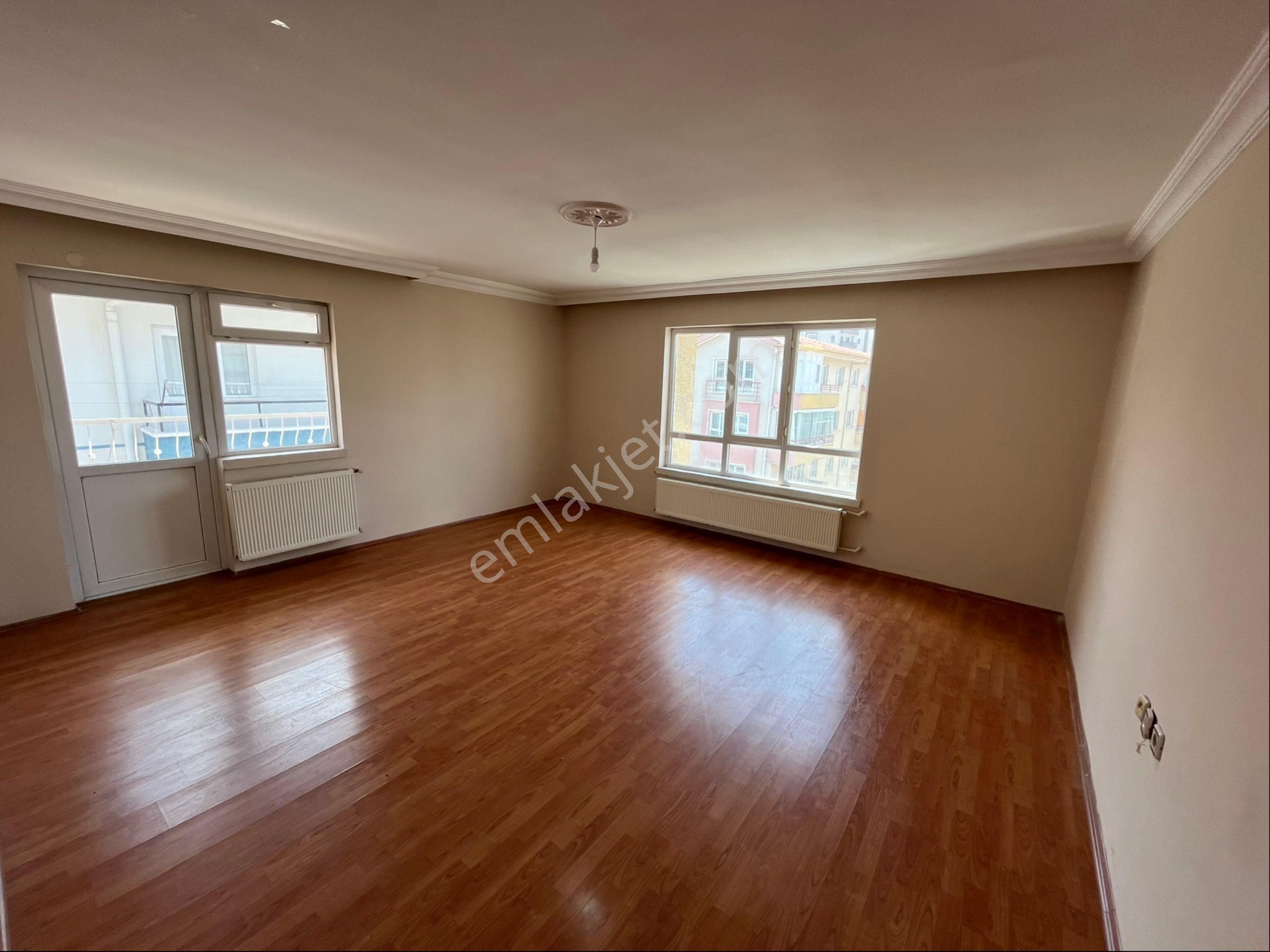 Yeni Çınar Emlak'dan Caddede 3+1 Kiralık Daire!!!