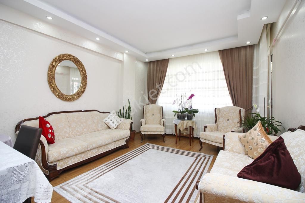 İstanbul House'dan B.evler'de 135m2 Geniş Masrafsız 3+1 Daire