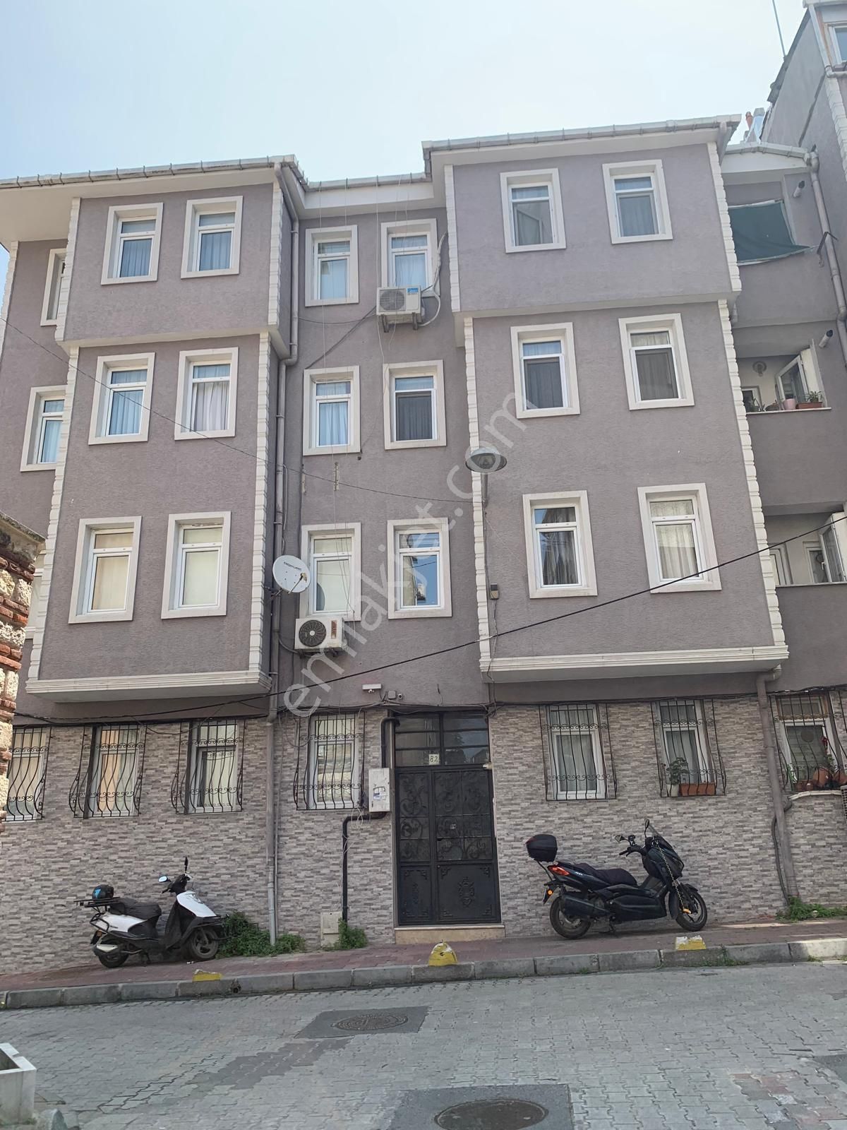 Saray Ağa Caddesi Üzerinde Deprem Sonrası Binadan Geniş 2+1 - Görsel 20