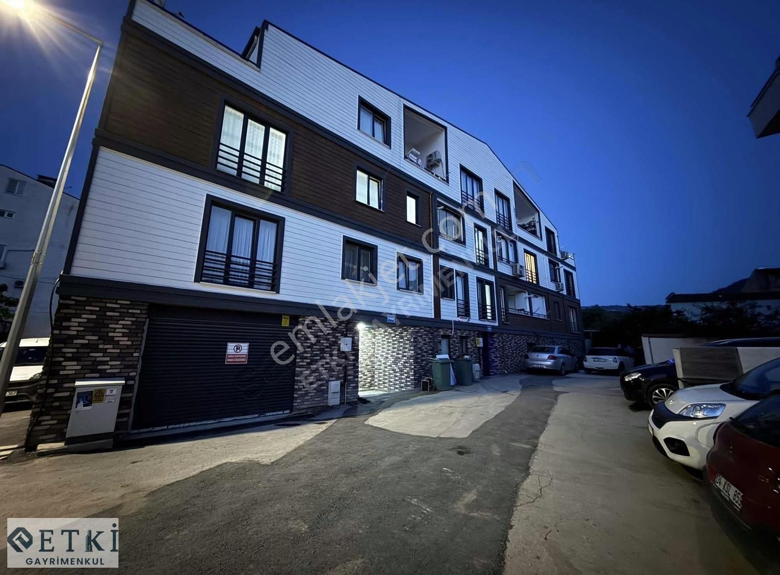 Demirci De Kapalı Otoparklı 2+1 Daire
