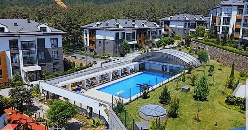 C21 My Madradan Çekmeköy Antorman Sitesinde 5+2 Satılık Villa