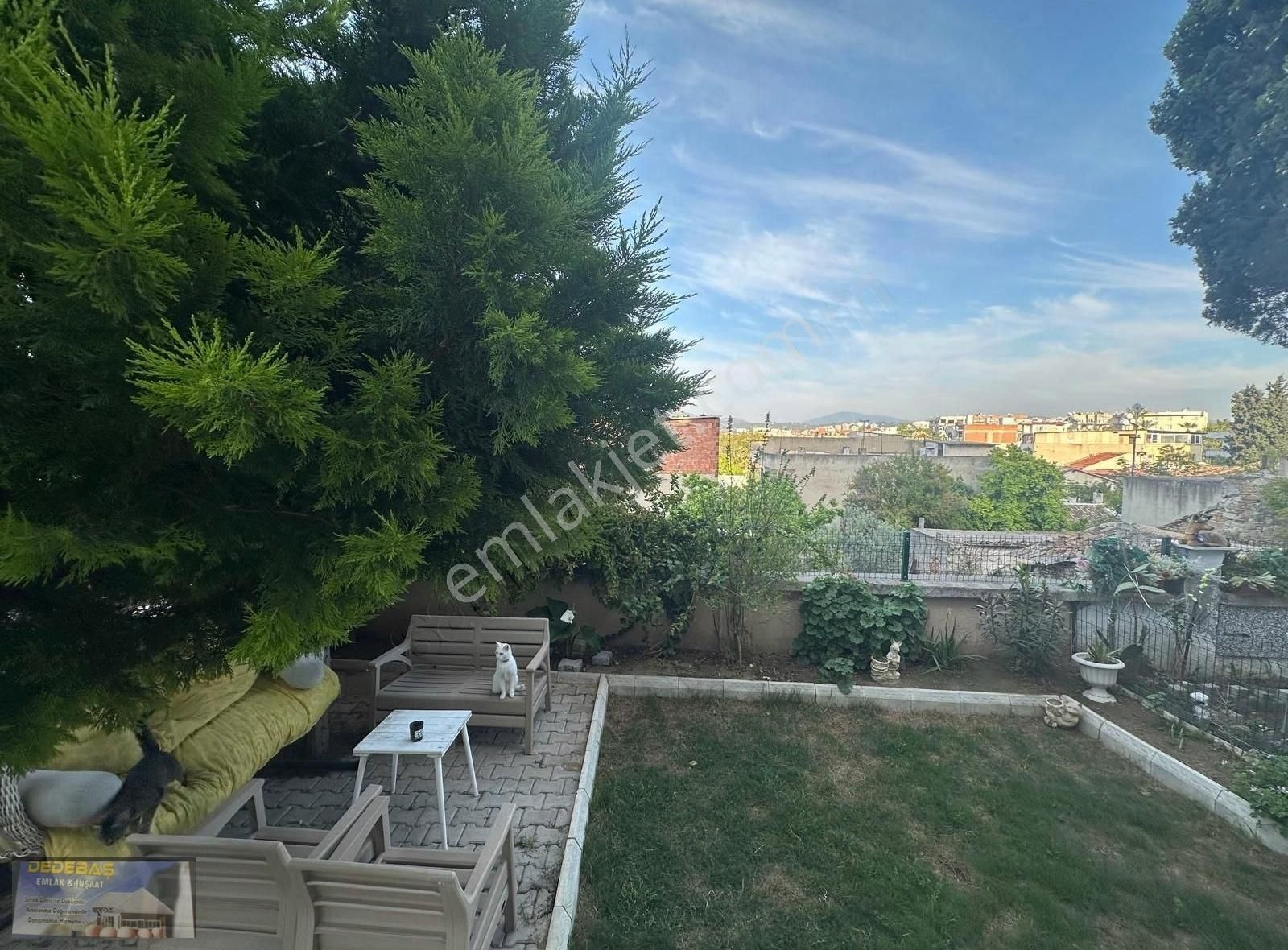 Kuşadası Merkezde Satılık 1+1 Süper Lüks Villa