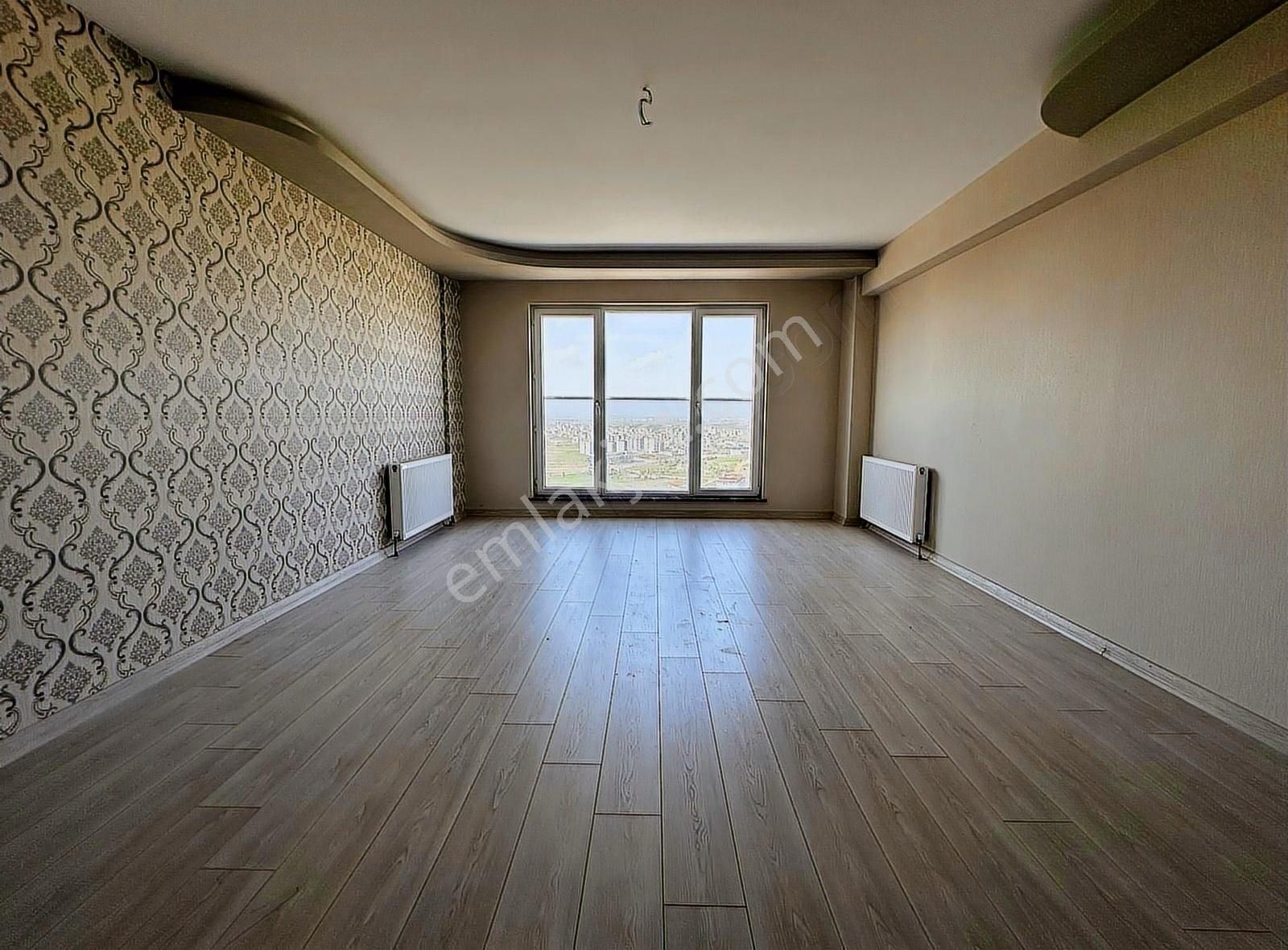 Bakırhan Emlak'tan Kilerli Teras Balkonlu Cadde Üzeri 4+1 Daire