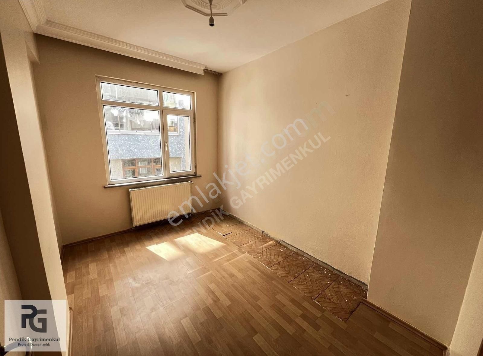 Pendik Çamçeşme Mahallesinde E-5 Hemen Dibinde 3+1 Kiralik Daire