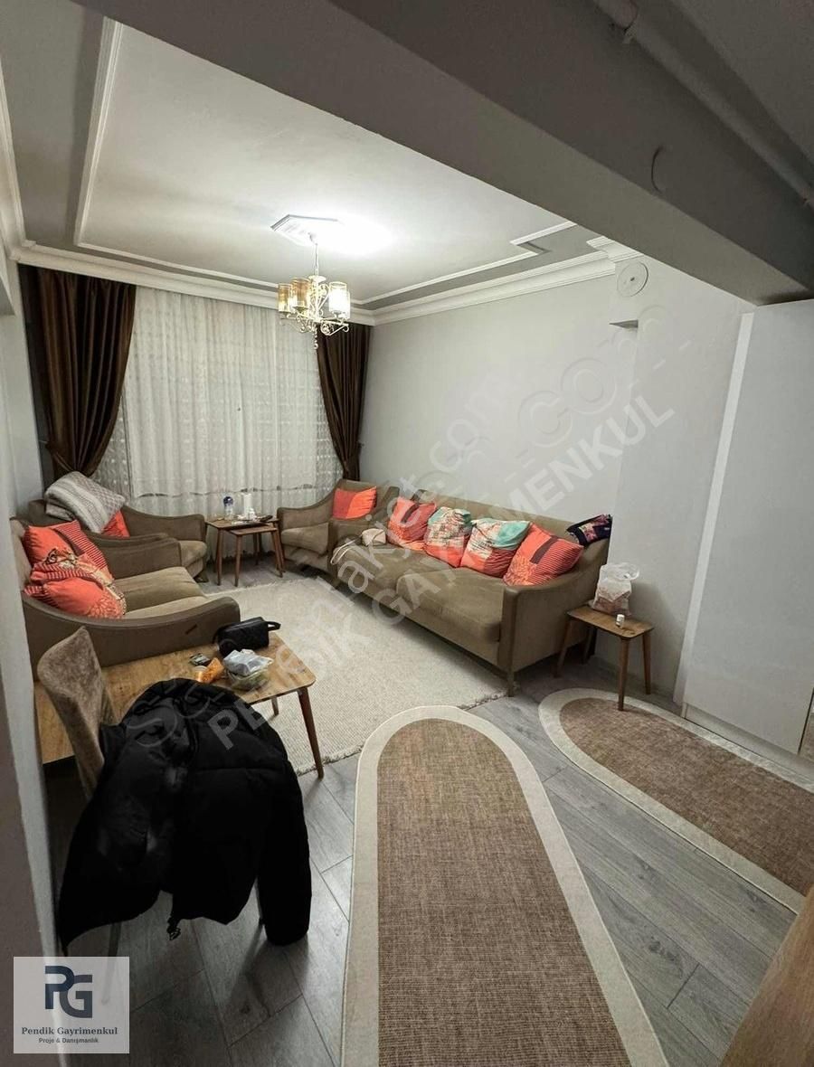 Pendik Güllübağlar'da Mavi Karadeniz Sitesinde Satılık 2+1 Daire