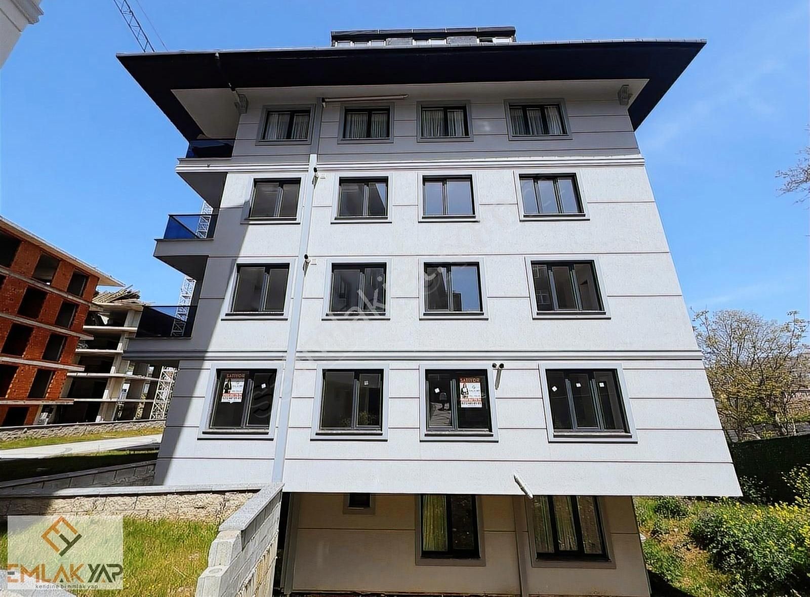 Burhaniye Ekşioğlu Konaklarında Satılık Geniş 2+1 Ferah Daire