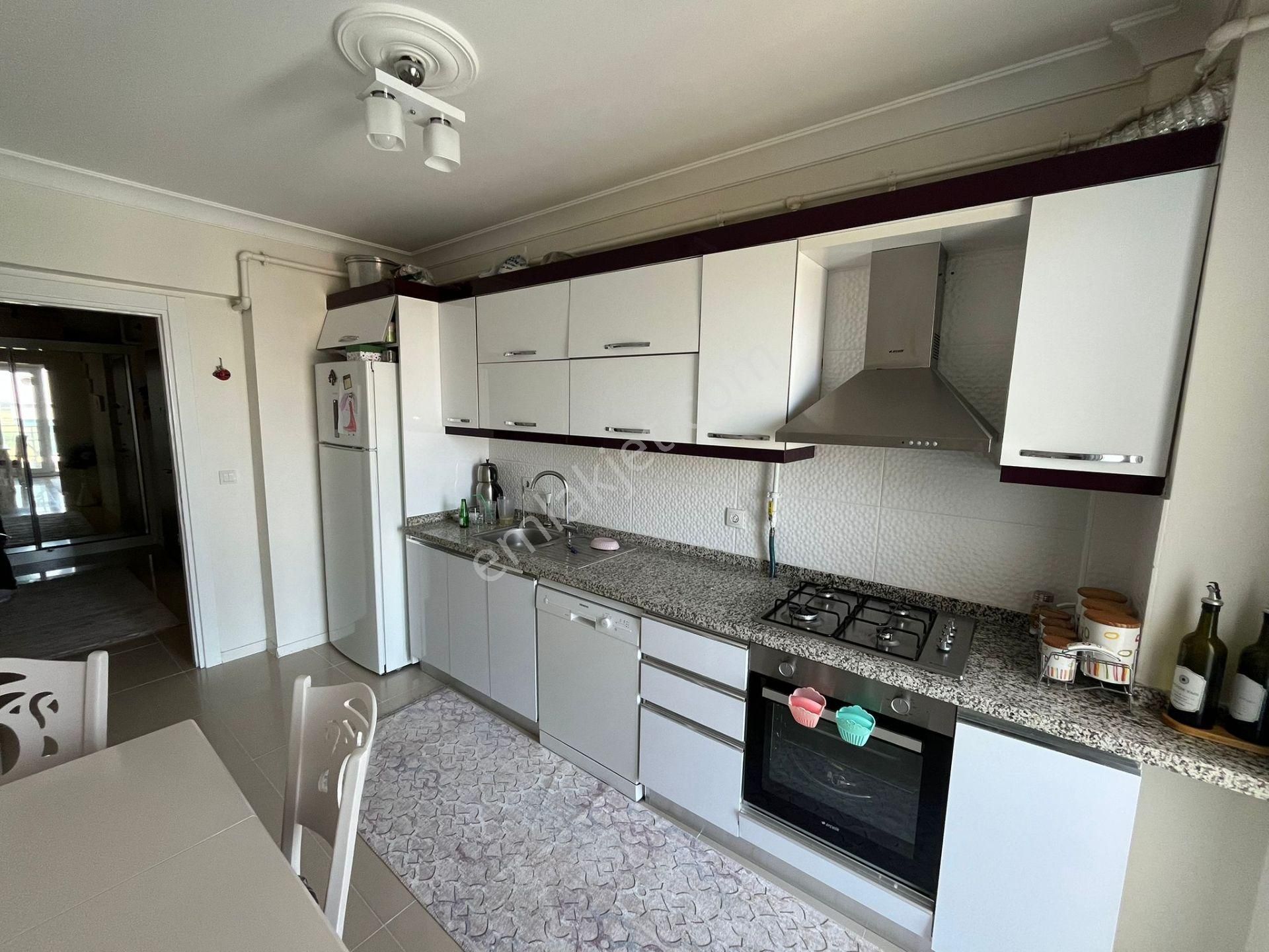 Satılık 3+1 Daire – 140 M² – Ara Kat – Site İçi – Merkezi Konumda