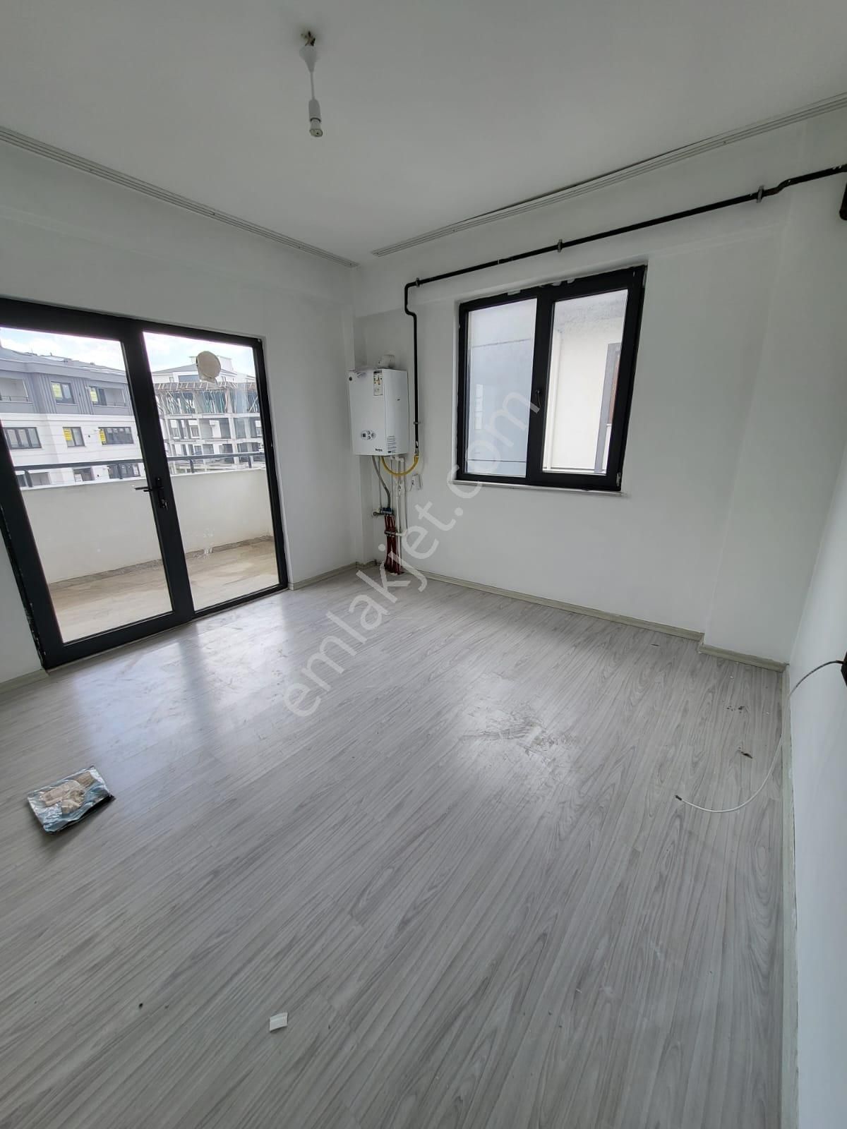Yeni Mahalle 2 Yaşında 2+0 Ayrı Mutfak Kiralık Daire