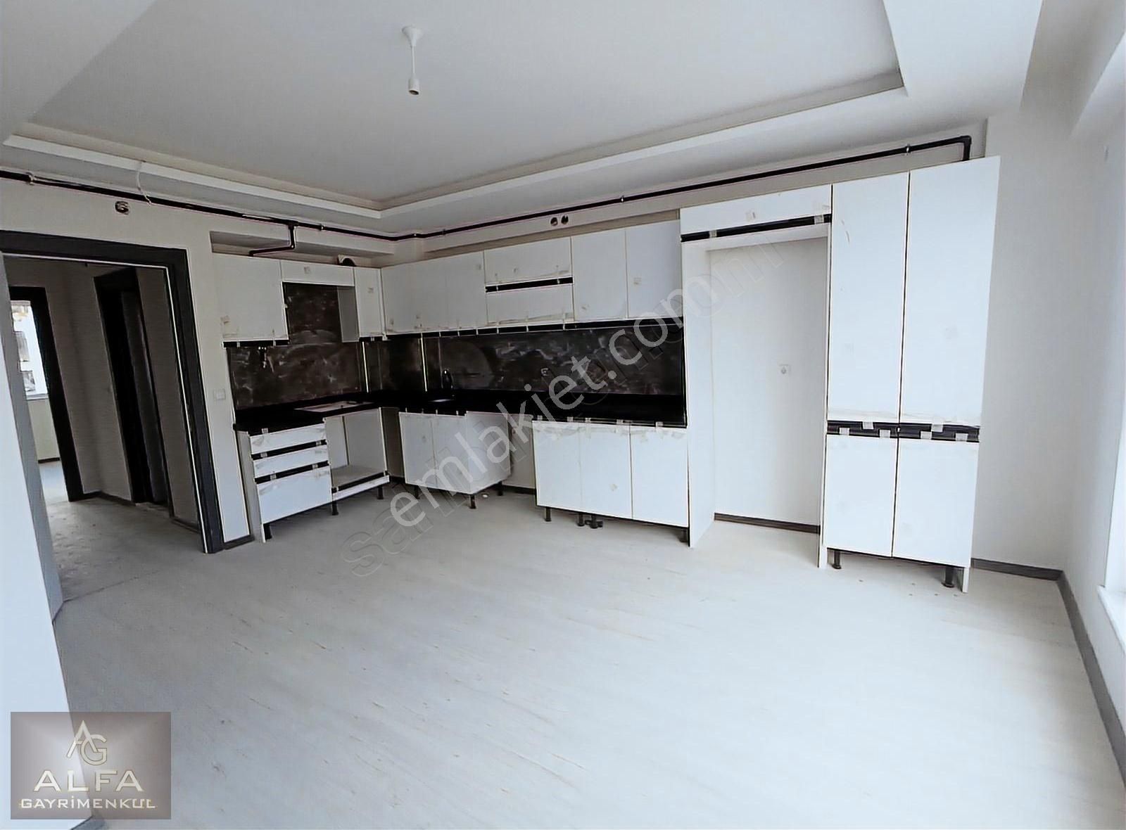 Esentepe Eğitimciler Cad. Yakını Arakat 1+1 Geniş Satılık Daire