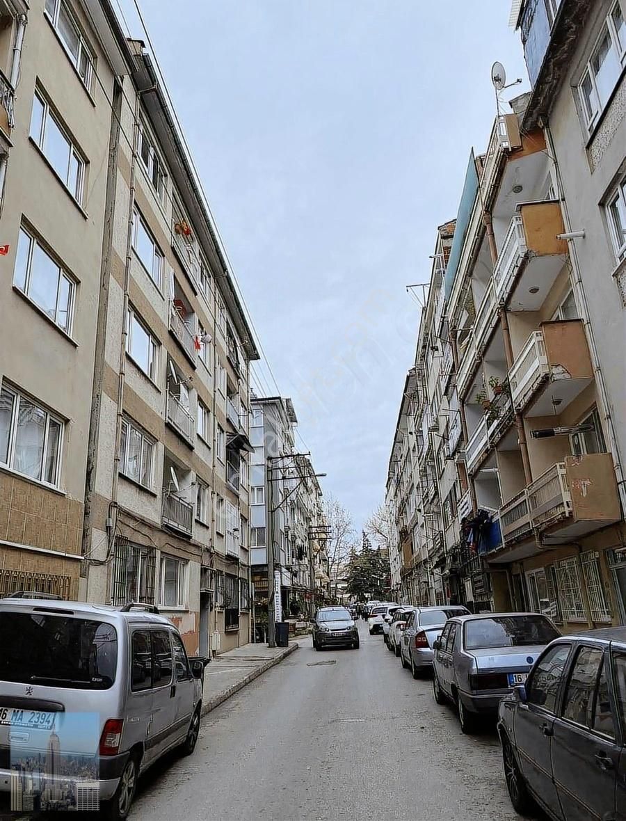 Altıparmak İntizam Mahalesinde Satılık Ara Kat Daire