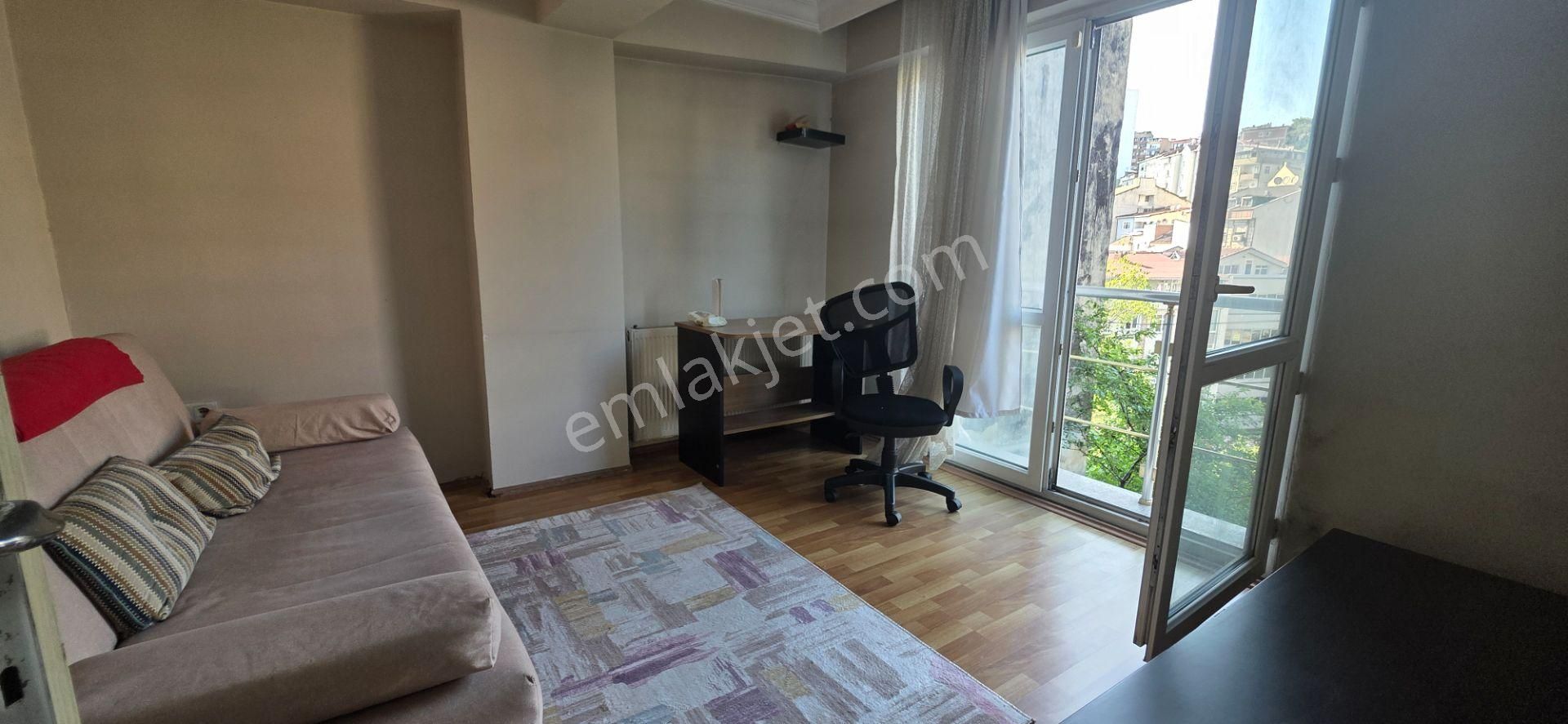 Gülbahar Mahallesi Karanfil Sokak'da Satılık 1+1