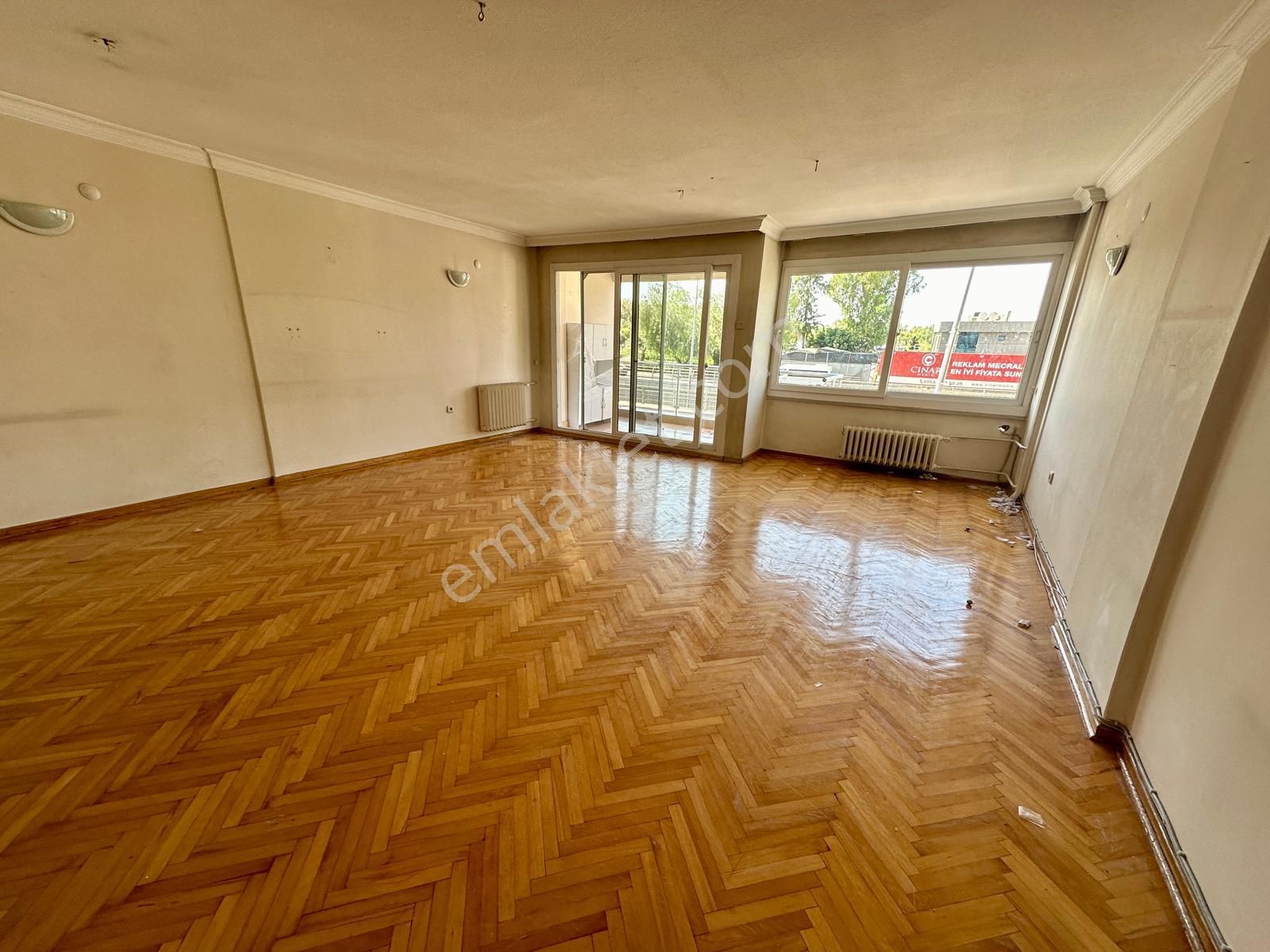İstinyepark Avm Karşısı, Cadde Üzeri, Otoparklı, Asansörlü, Doğalgazlı 3+1 Satılık