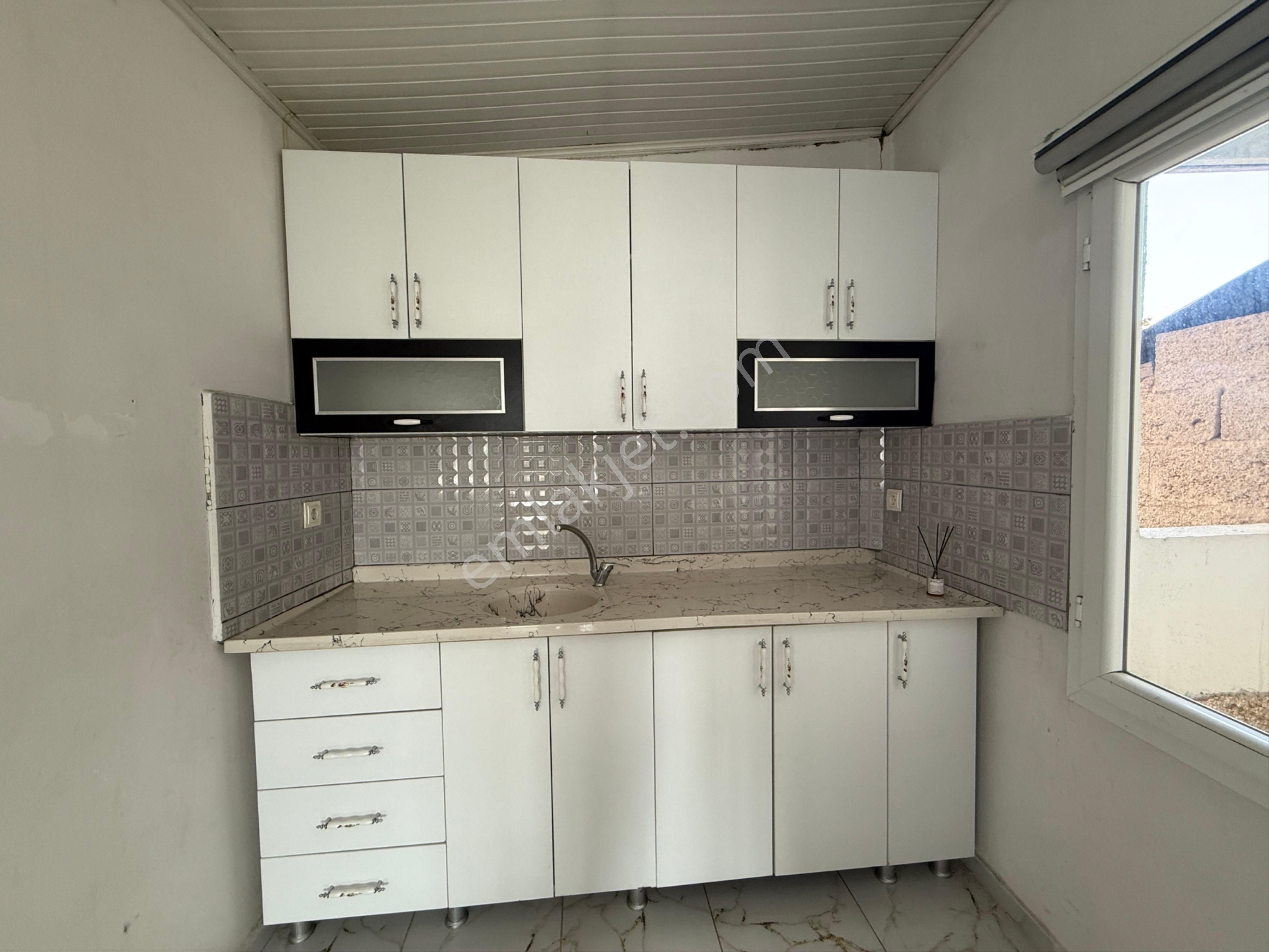Türkmenbaşı Bulvarına Yakın Düşük Katlı Temiz Sade 2+1