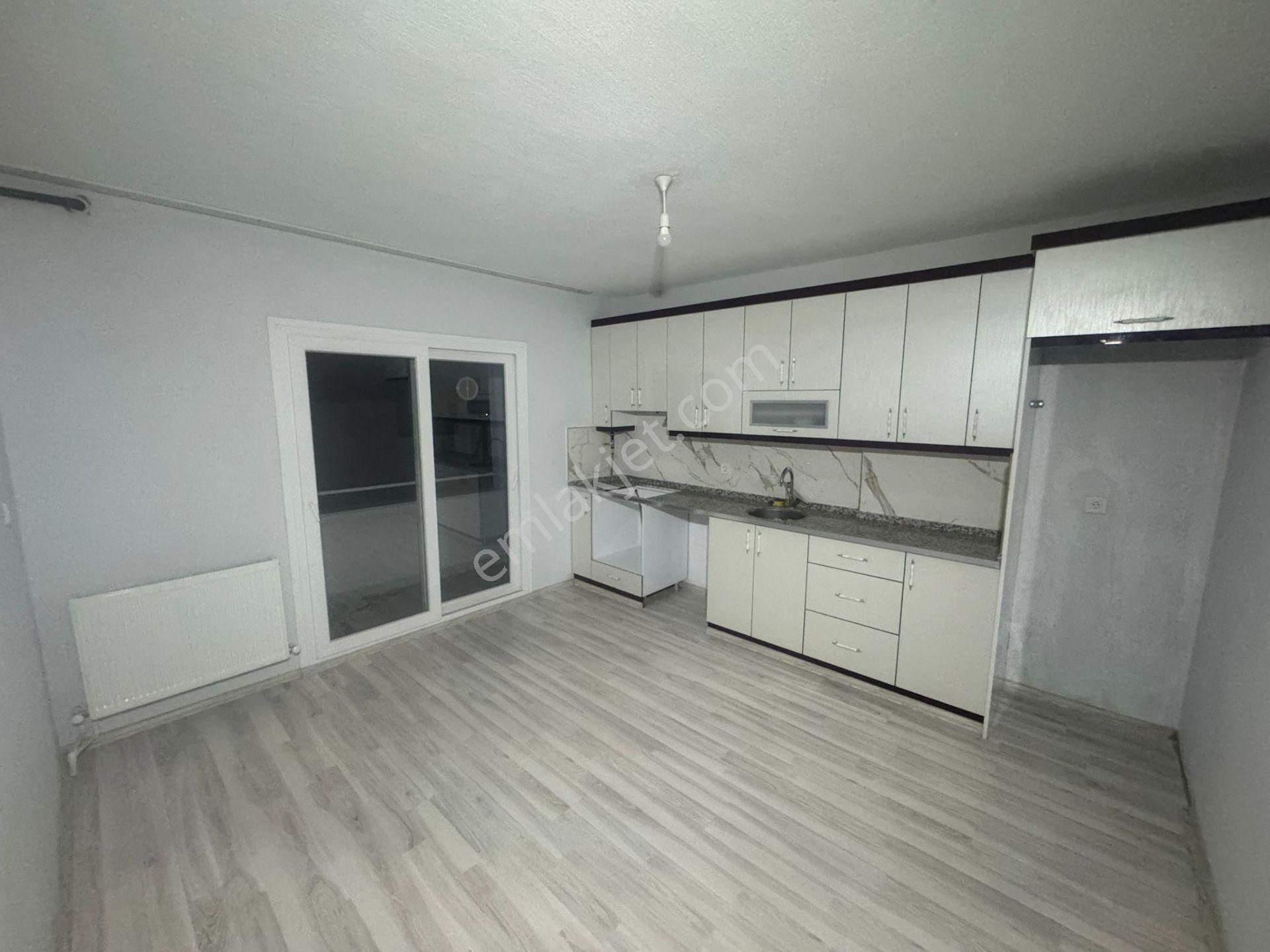 Turgutlu Kiralık Kurtuluş Mah 3+1 Oda 120m2 2. Kat Doğalgazlı Balkonlu Daire