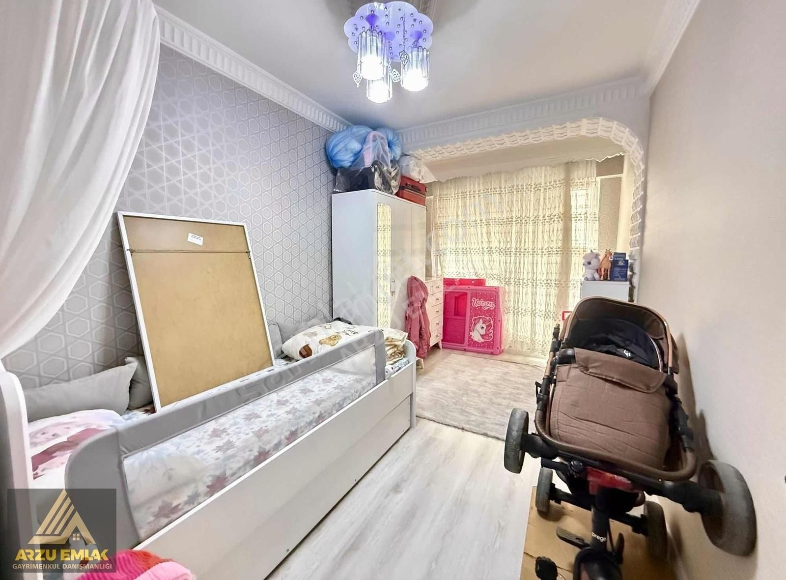Arzu Emlaktan Vega Avm Karşısında 2+1 Ara Kat 100 M2 Balkonlu