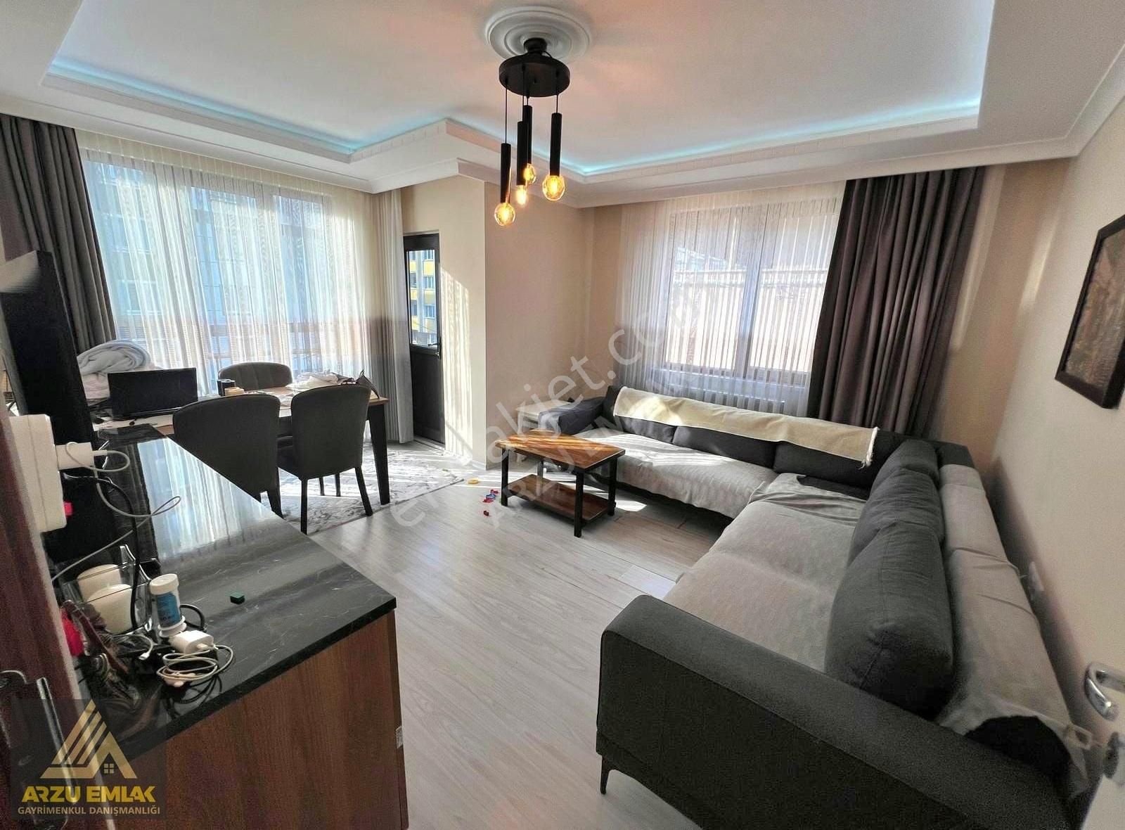Arzu Emlak'tan Zübeyde Hanım Mah Asansörlü Satılık İskanlı Daire