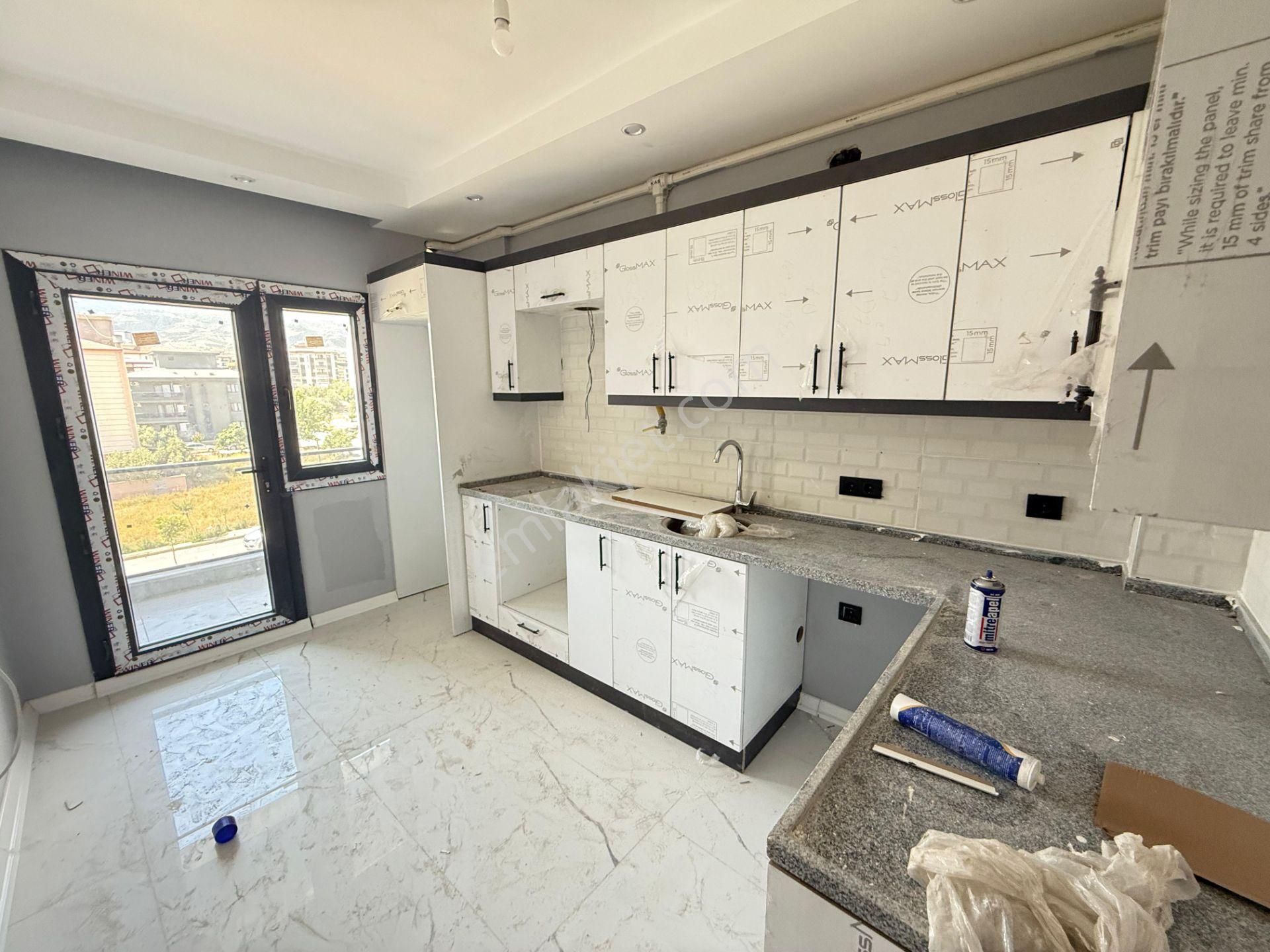 Manisa Alaşehir Alper Gayrimenkulden İstasyon Mah. 140 M2 Satılık Dublex Daire