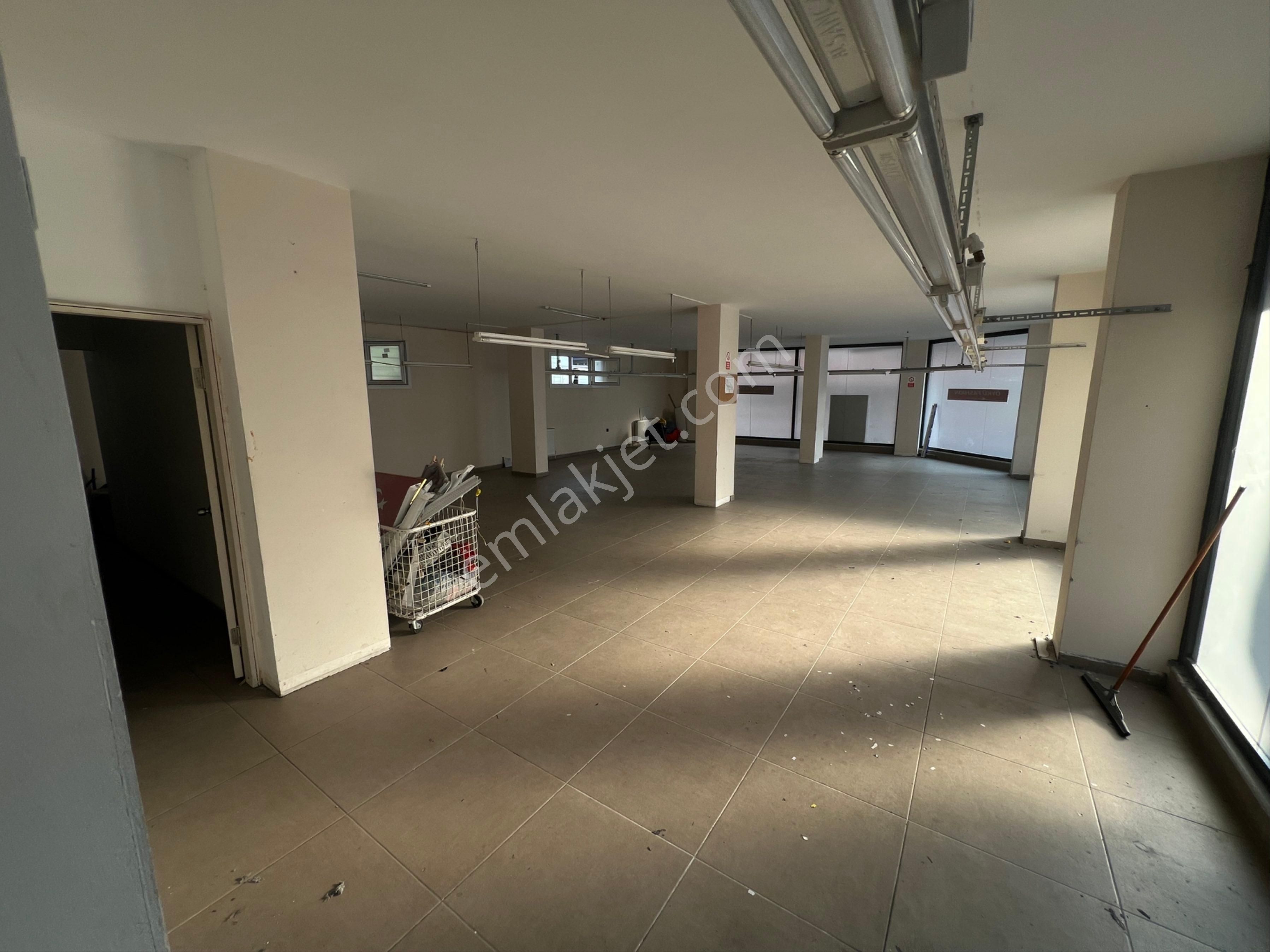Kiralık İskanlı 180 M2 İşyeri