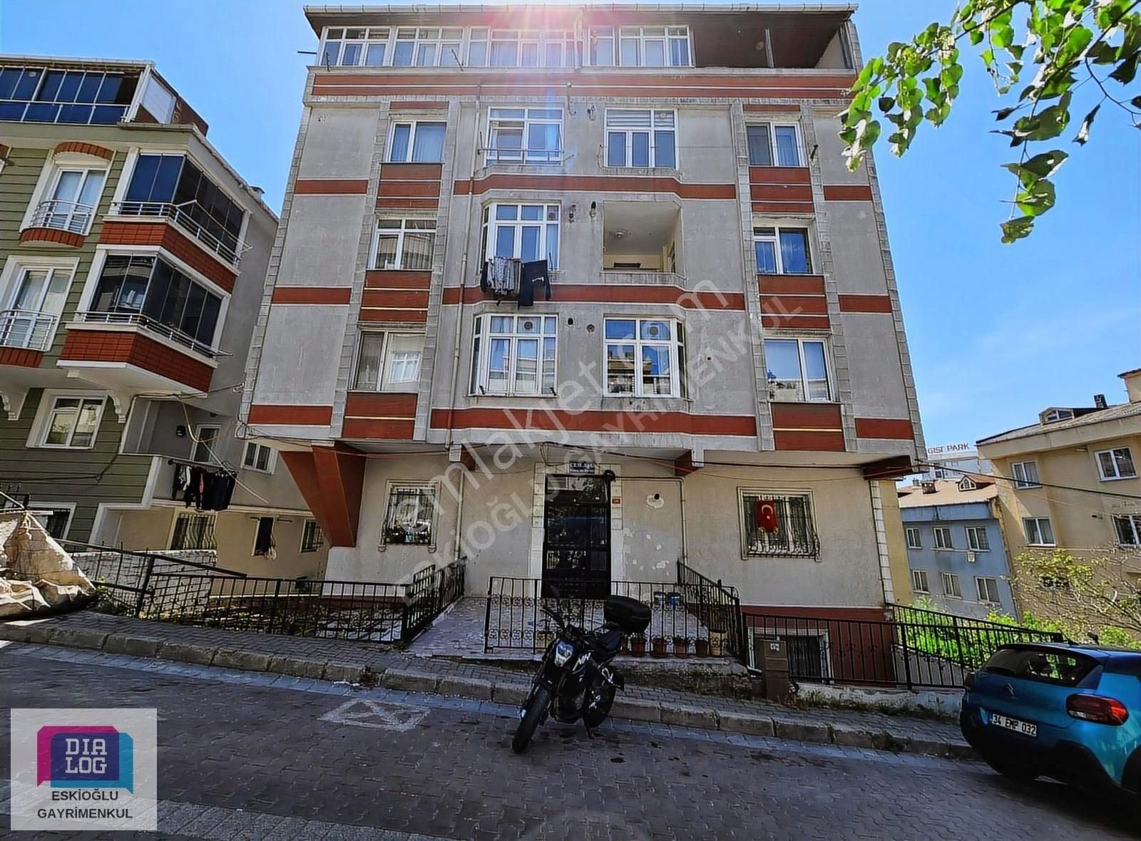 Eskioğlu'ndan Mustafa Kemal Paşa'da Metrobüse Yakın 3+1 Daire
