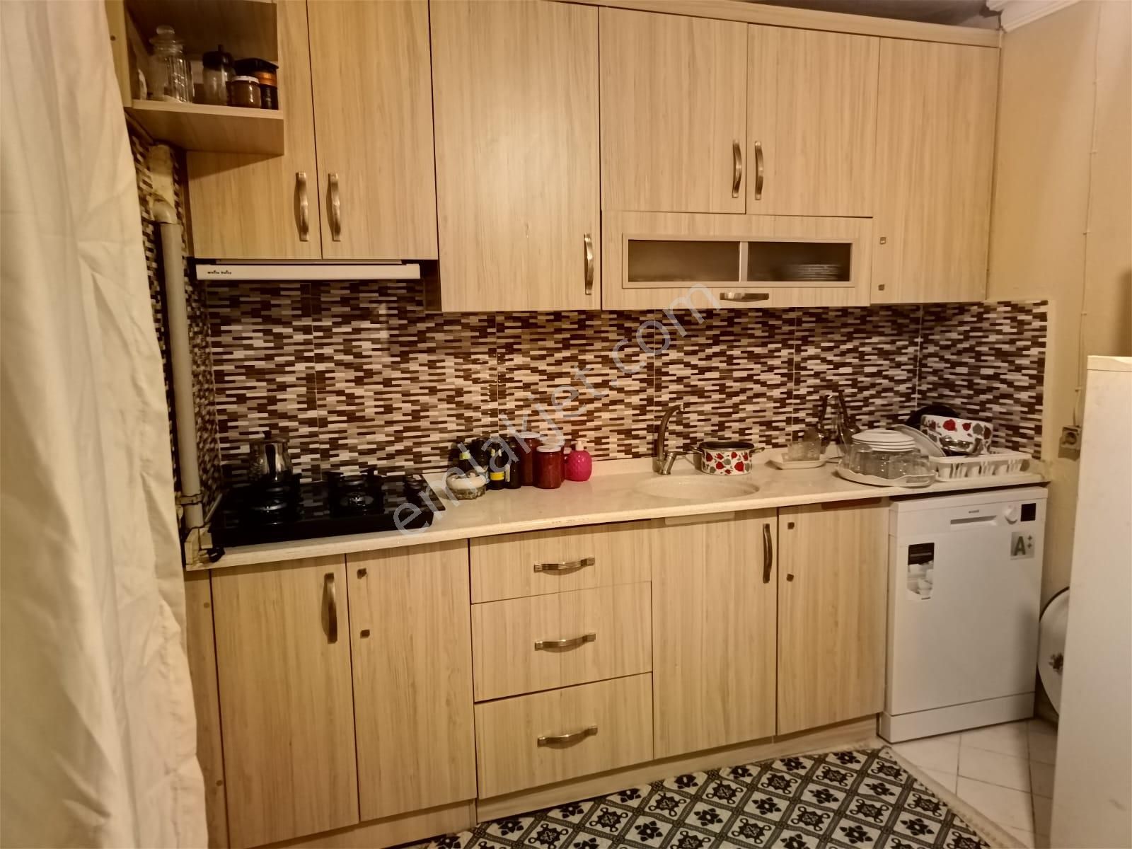 Turgutlu Satılık Cumhuriyet Mah 3+1 Oda 120m2 Zemin Kat Bahçeli Sobalı Daire