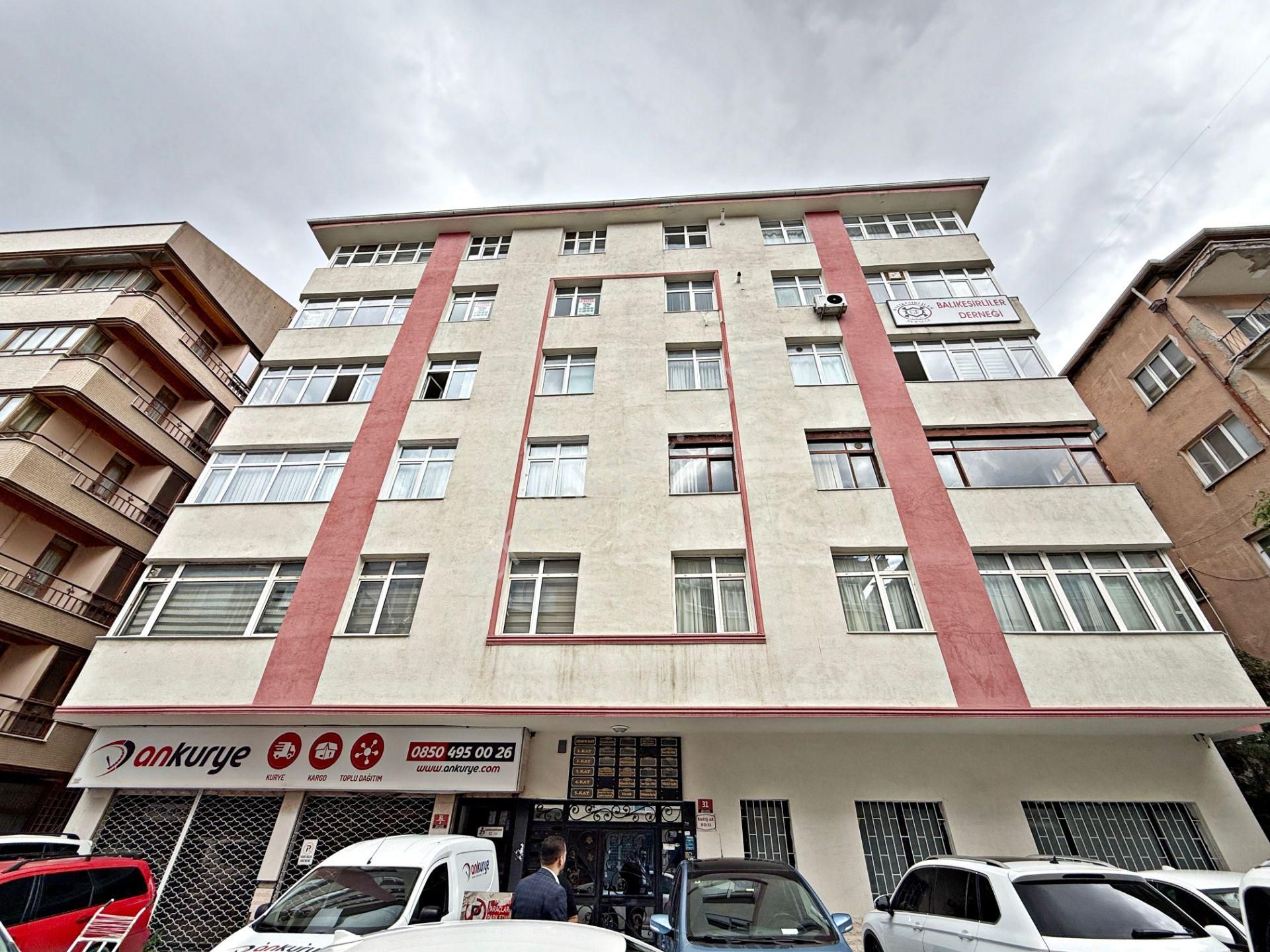 2+1 Yüksek Giriş Kat Konumunda Sağlık 1 Sokak'da Krediye Uygun