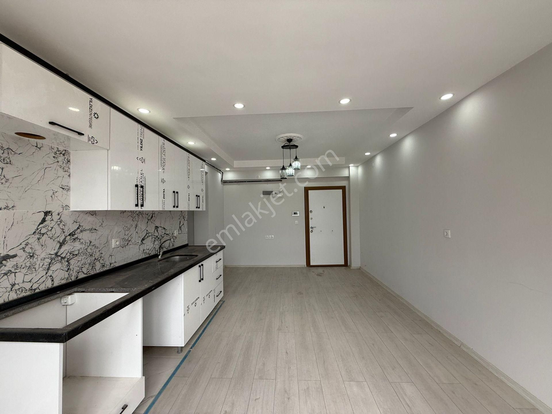 Akyüz Gayrimenkul Den; Merkezı Konumda Iskanlı Sıfır Satılık 1+1 Giriş Daire