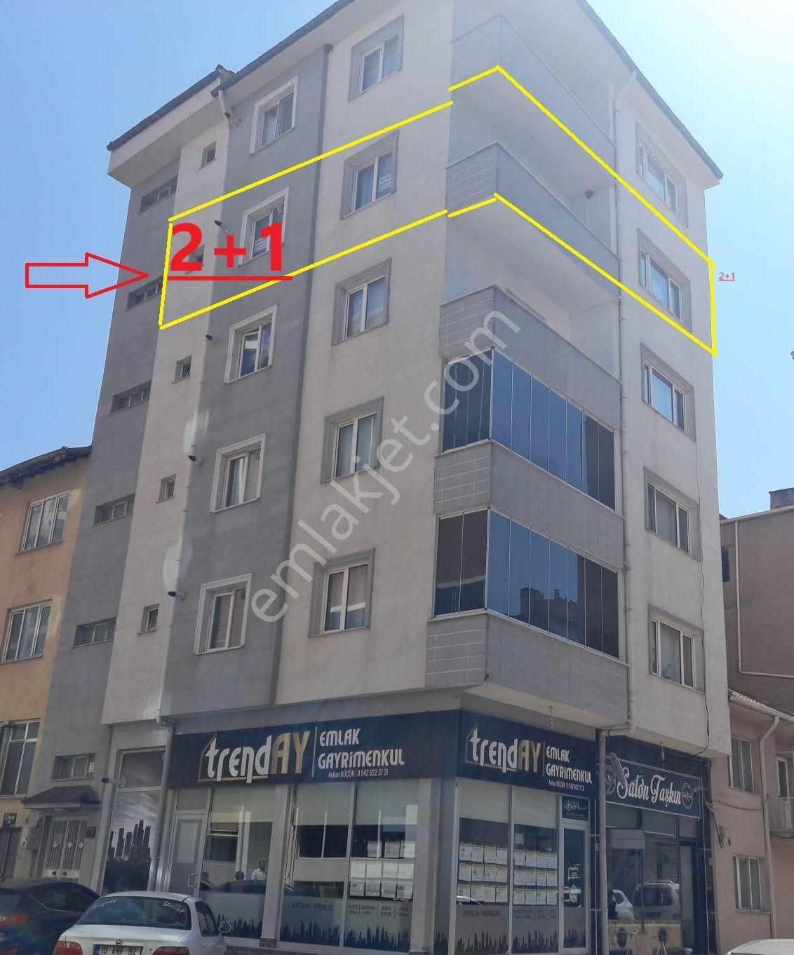 Çarşı Merkezde Köşe Konum Arakat Asansörlü 2 + 1 Daire