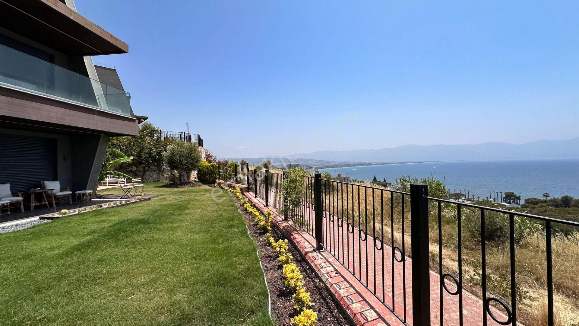 Kuşadası'nda Deniz Manzaralı Bahçe Katı Satılık Lüks Daire - Görsel 11