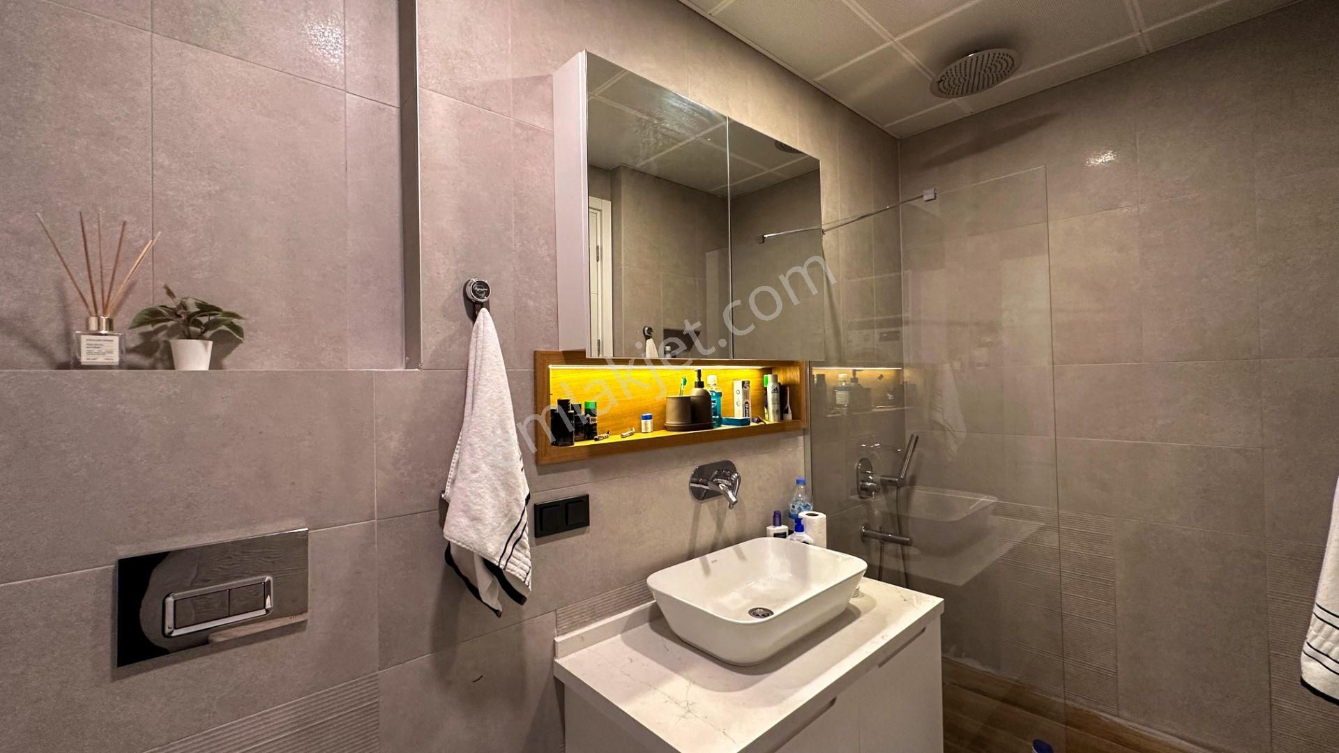 Kuşadası'nda Deniz Manzaralı Bahçe Katı Satılık Lüks Daire - Görsel 21