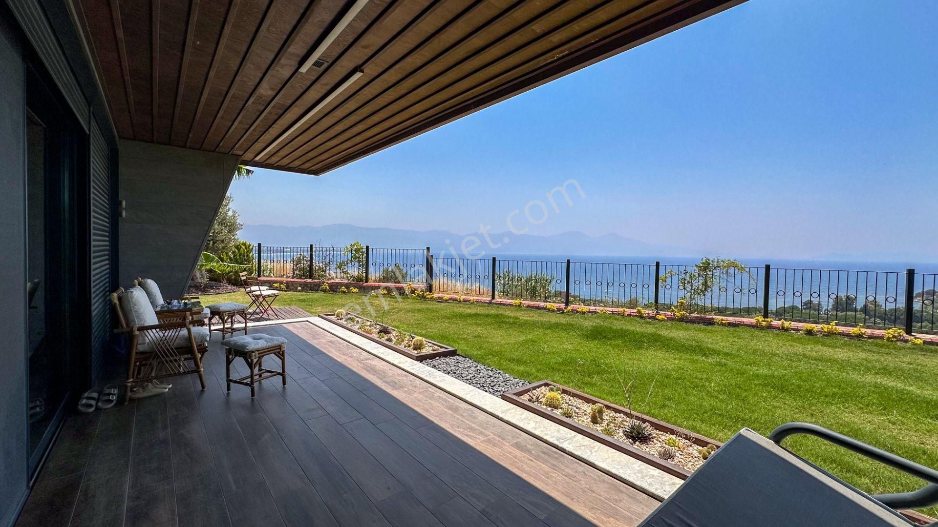 Kuşadası'nda Deniz Manzaralı Bahçe Katı Satılık Lüks Daire - Görsel 14