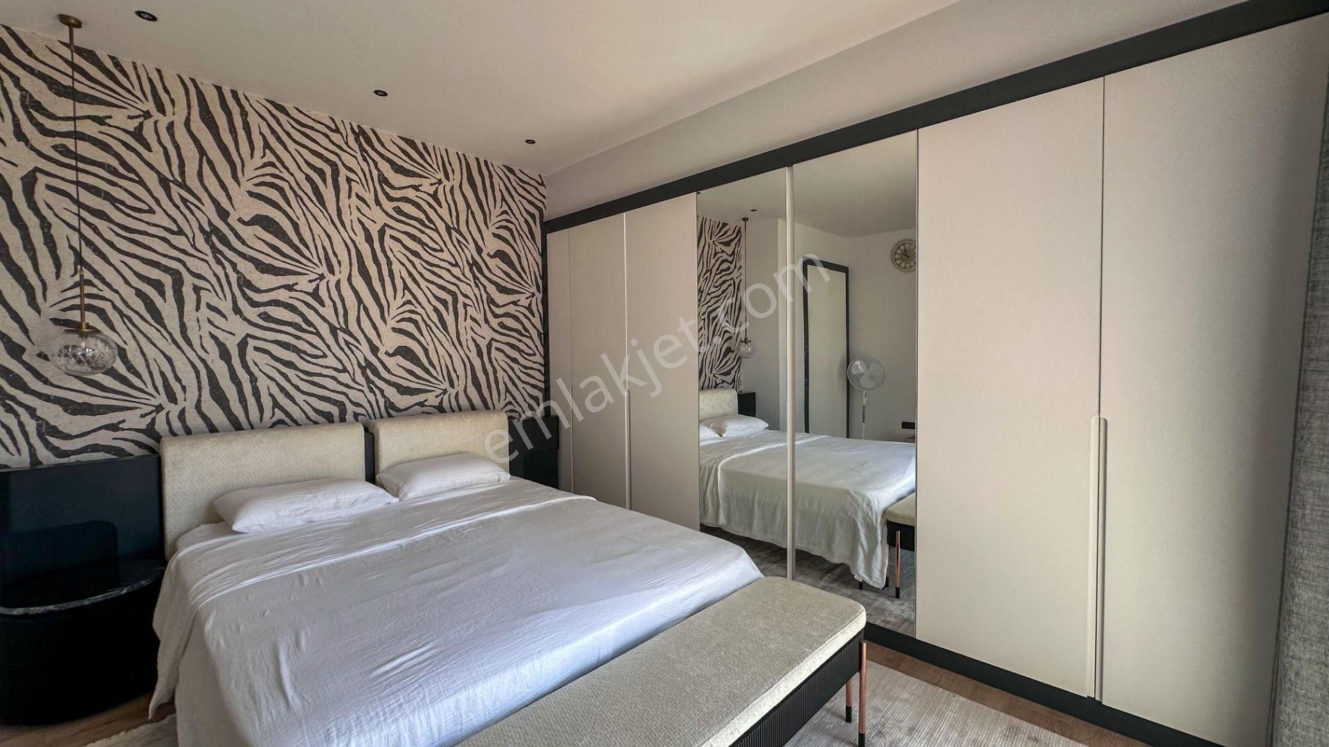 Kuşadası'nda Deniz Manzaralı Bahçe Katı Satılık Lüks Daire - Görsel 22