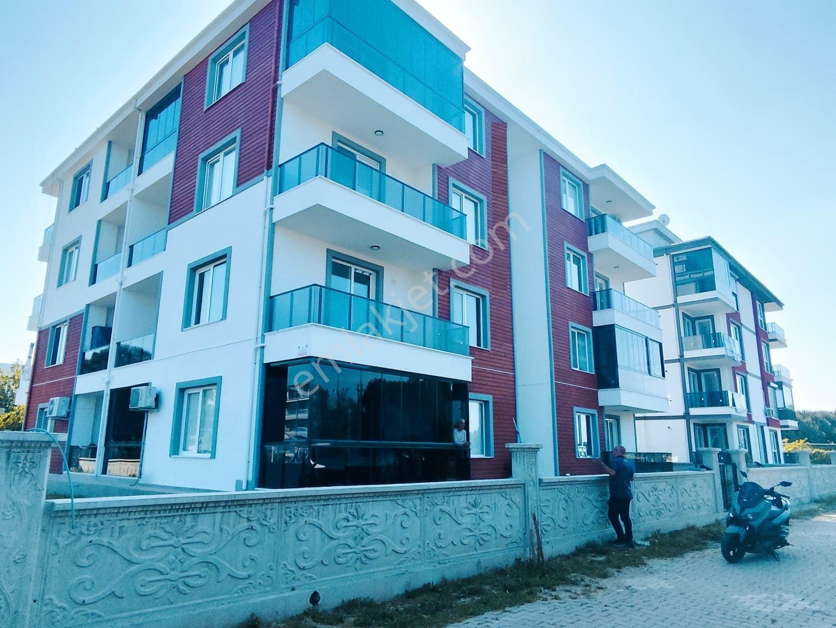 Ayvalık Altınova'da 4 Katlı Binanın 4 Katı 2+1 Sıfır Daire