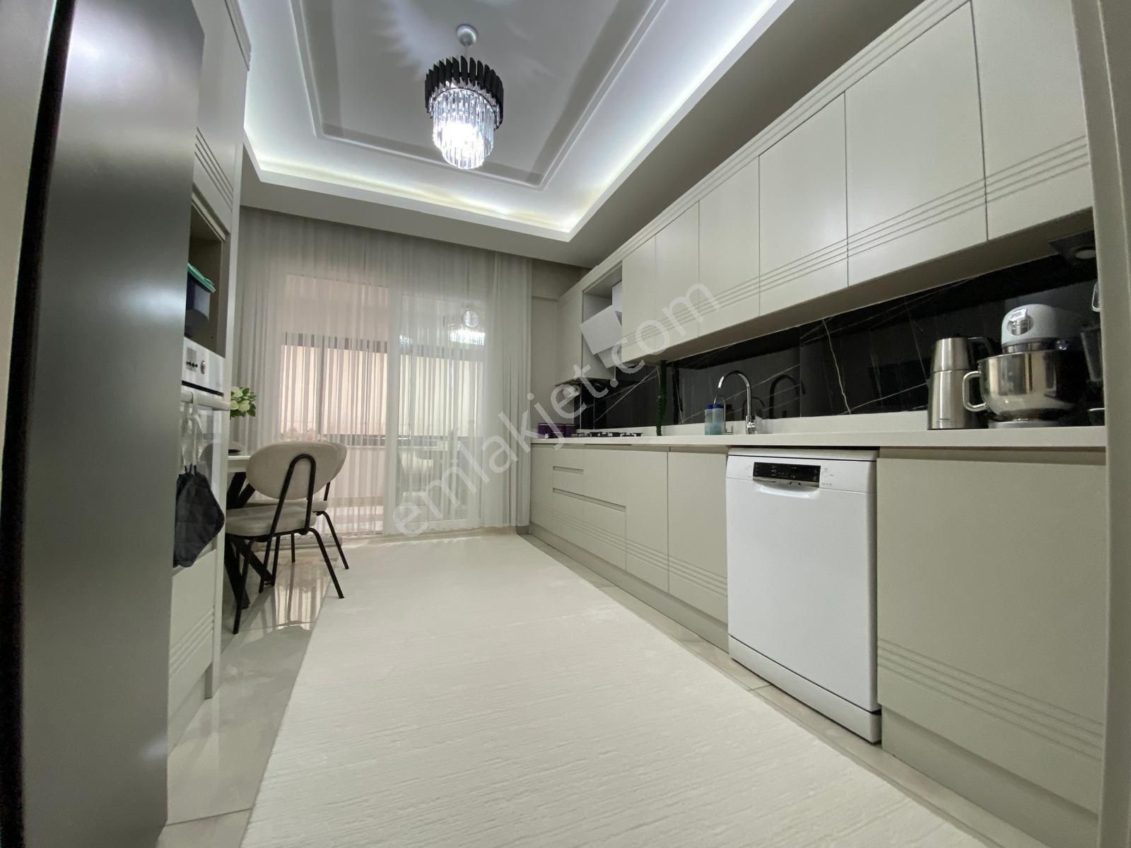 Fıstıklı Muazzam Konumda Lüx Daire